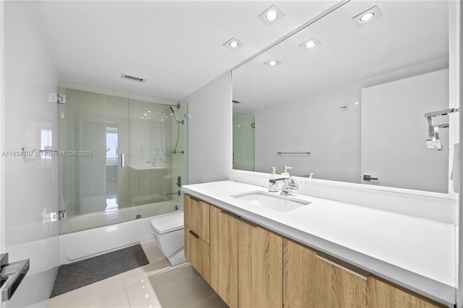 900 Bay Dr # 620 Unit: 622 & 620