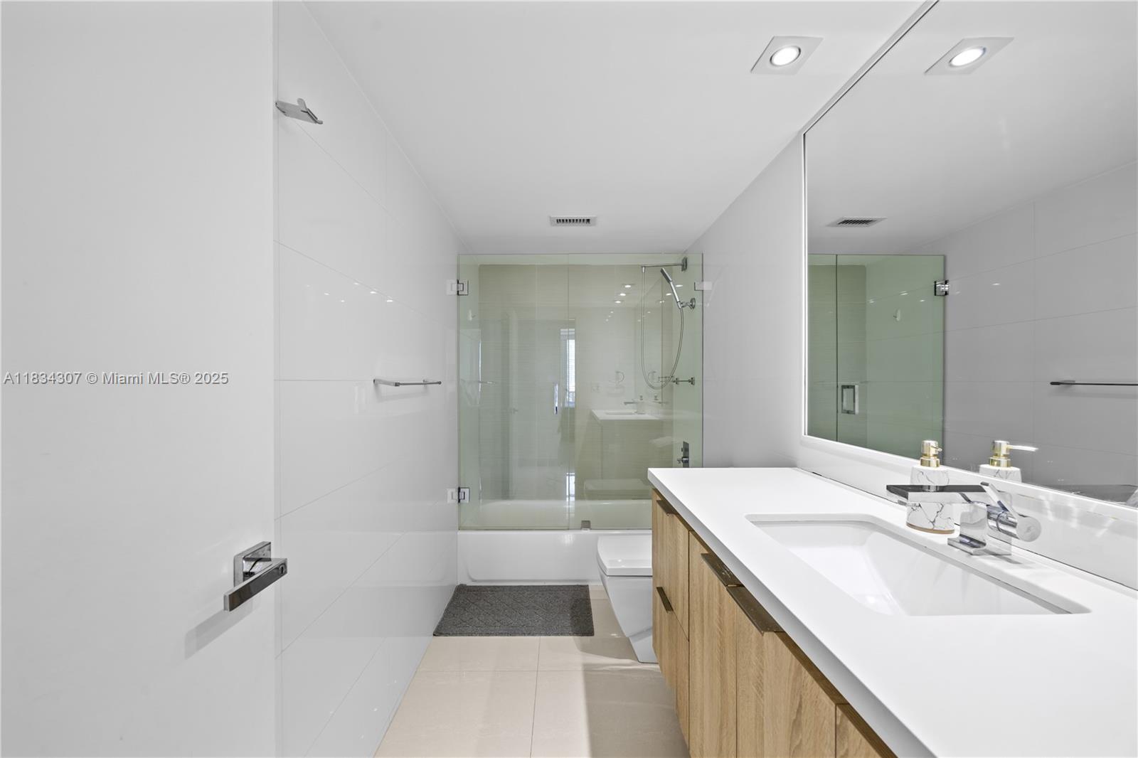 900 Bay Dr # 620 Unit: 622 & 620