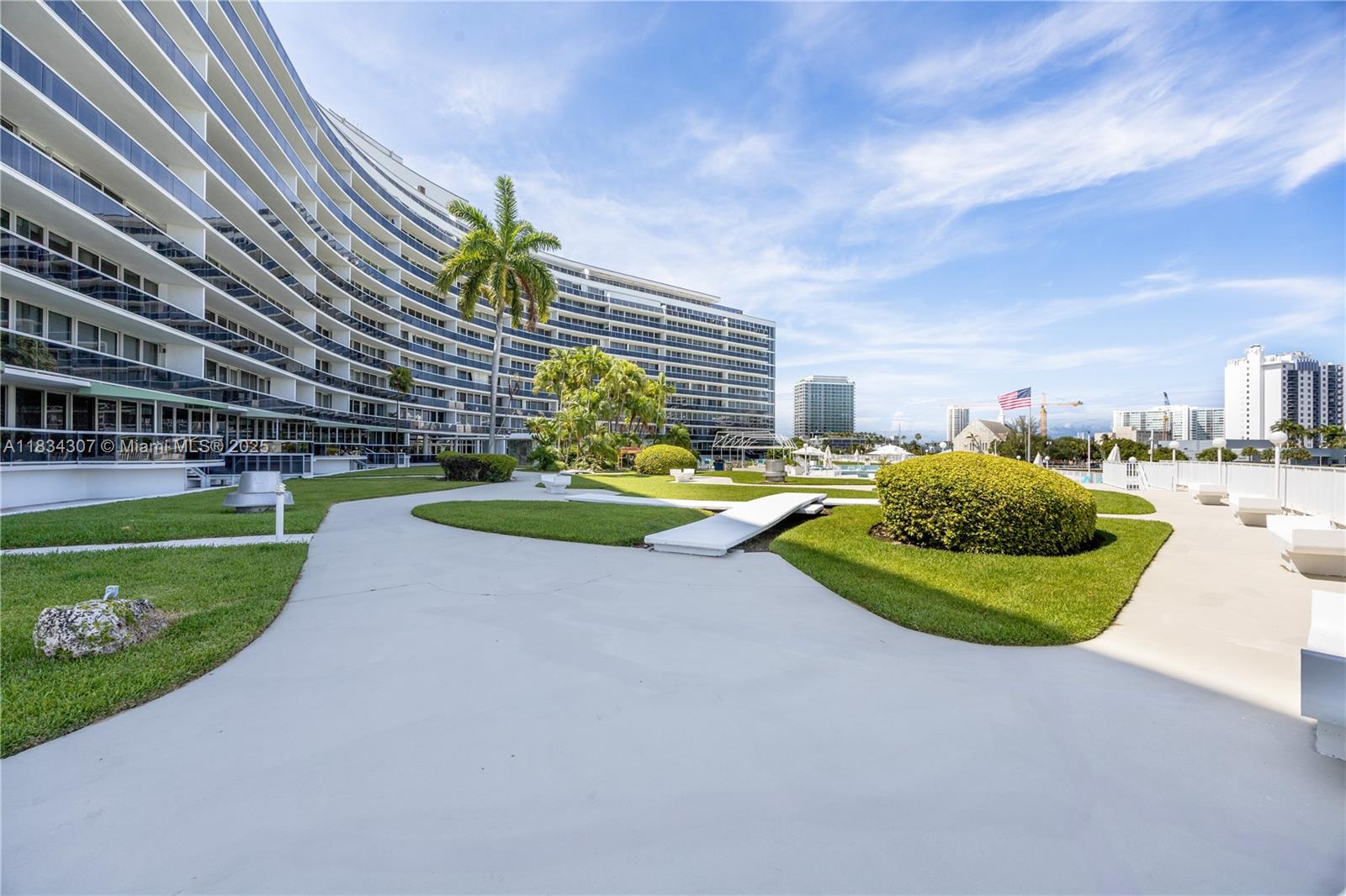 900 Bay Dr # 620 Unit: 622 & 620