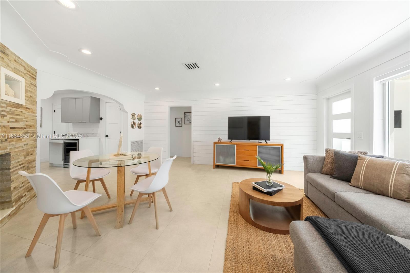 1406 NE 18th Ave