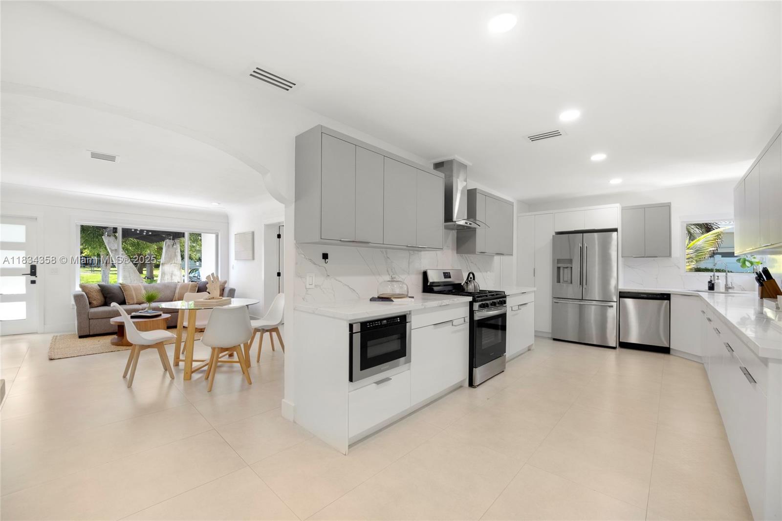 1406 NE 18th Ave