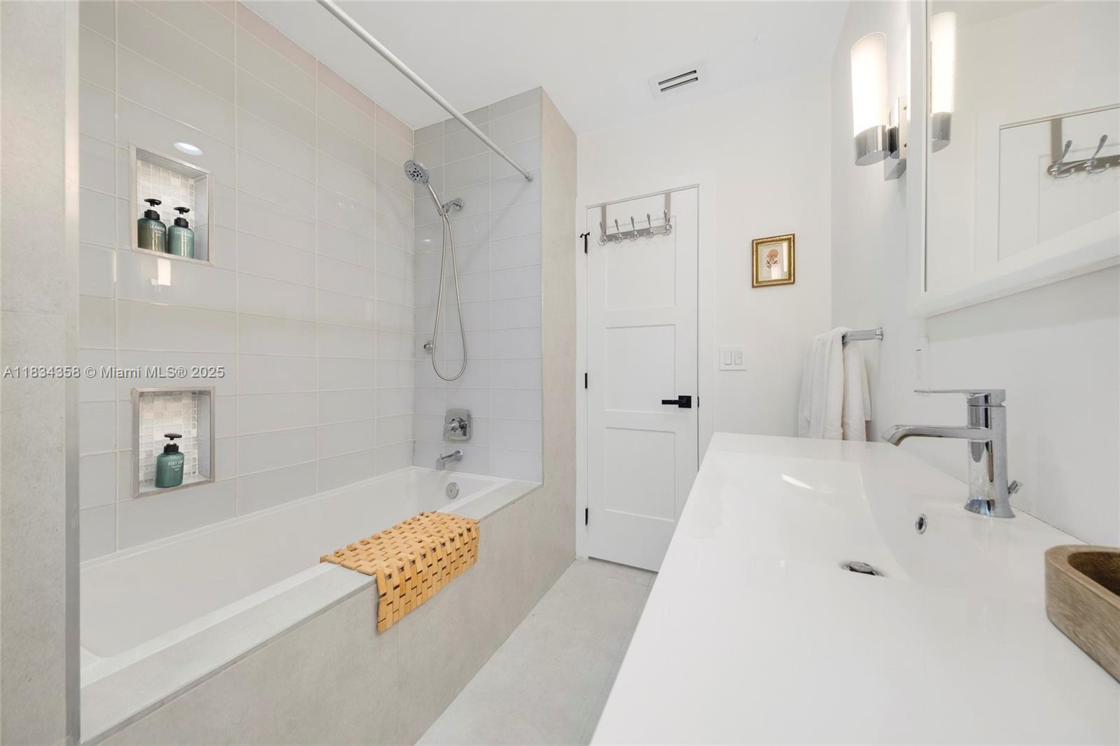 1406 NE 18th Ave