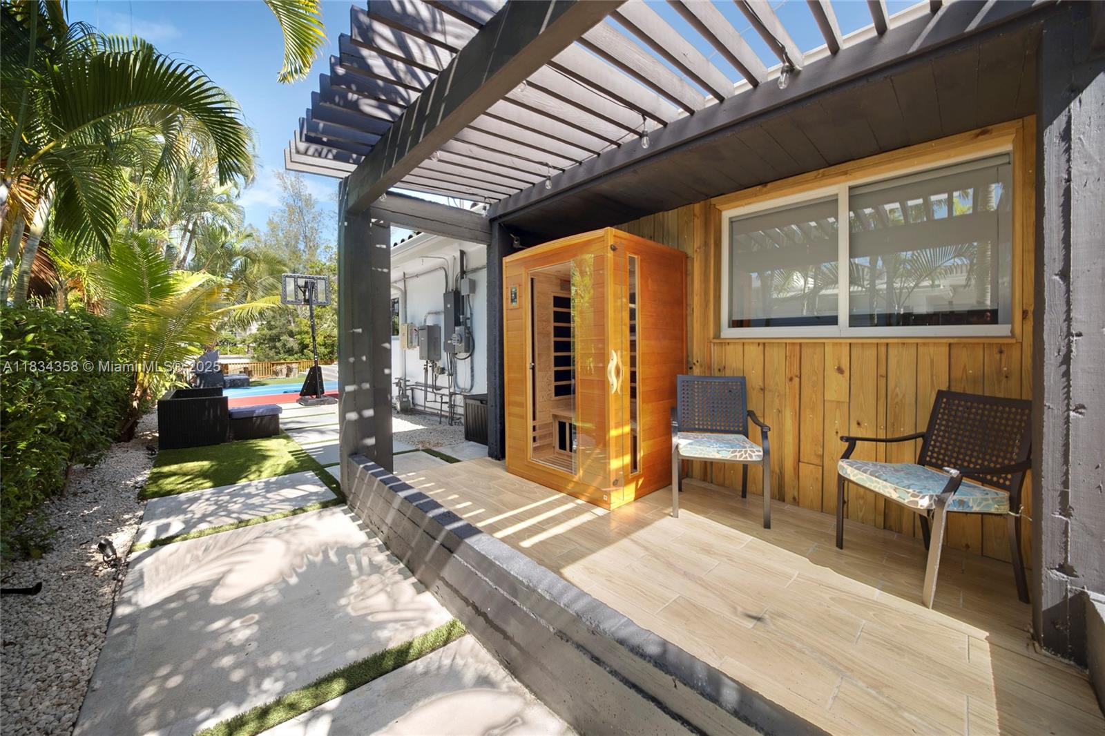 1406 NE 18th Ave