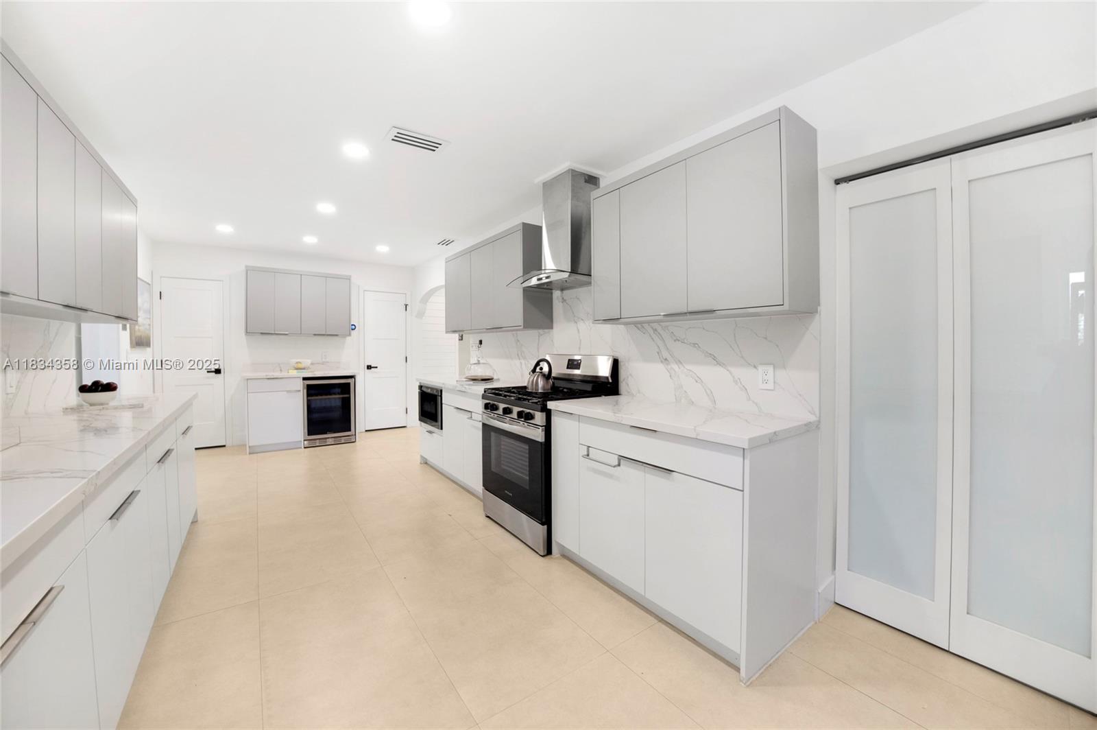 1406 NE 18th Ave