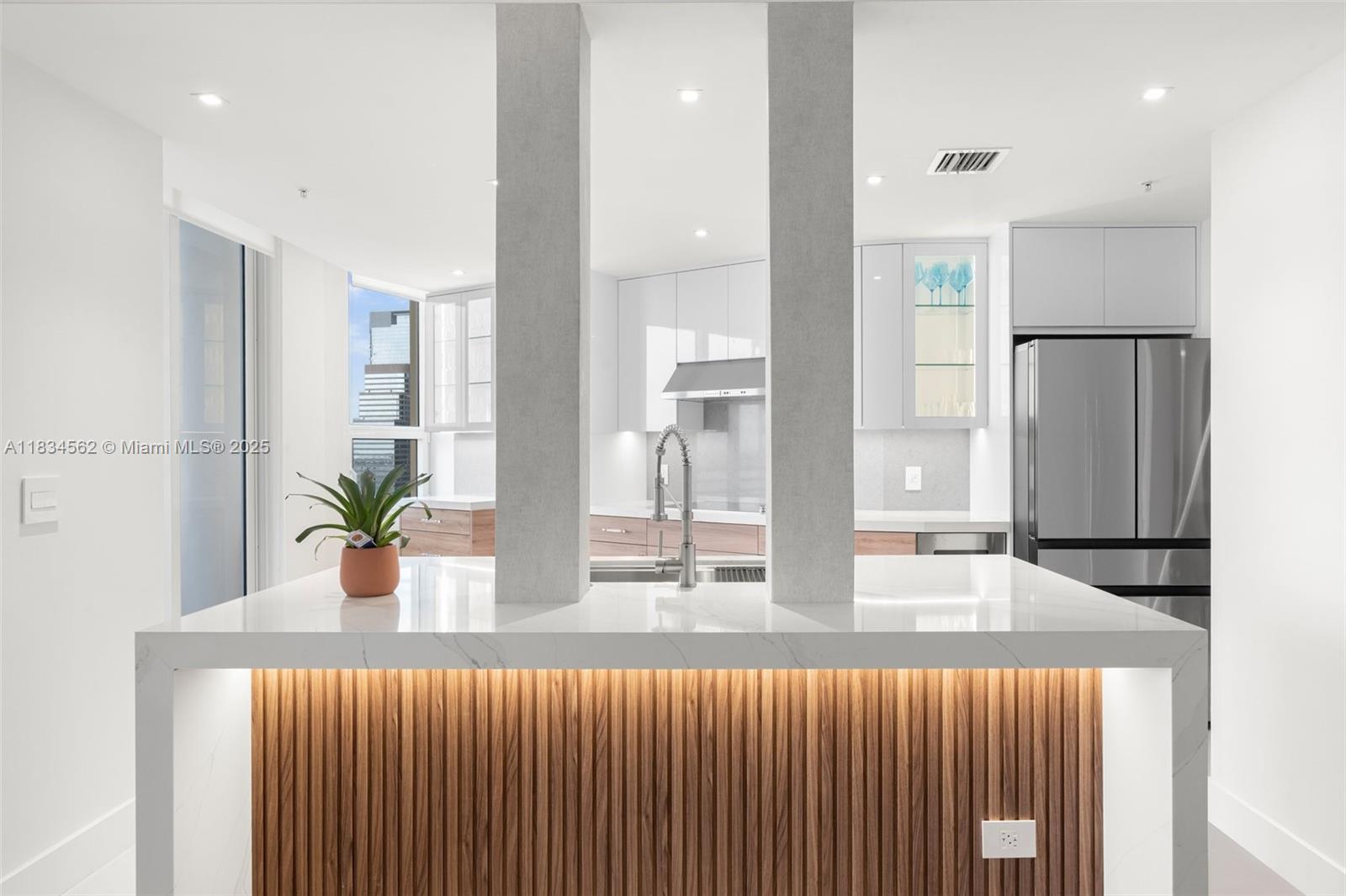 848 Brickell Key Dr # 2705