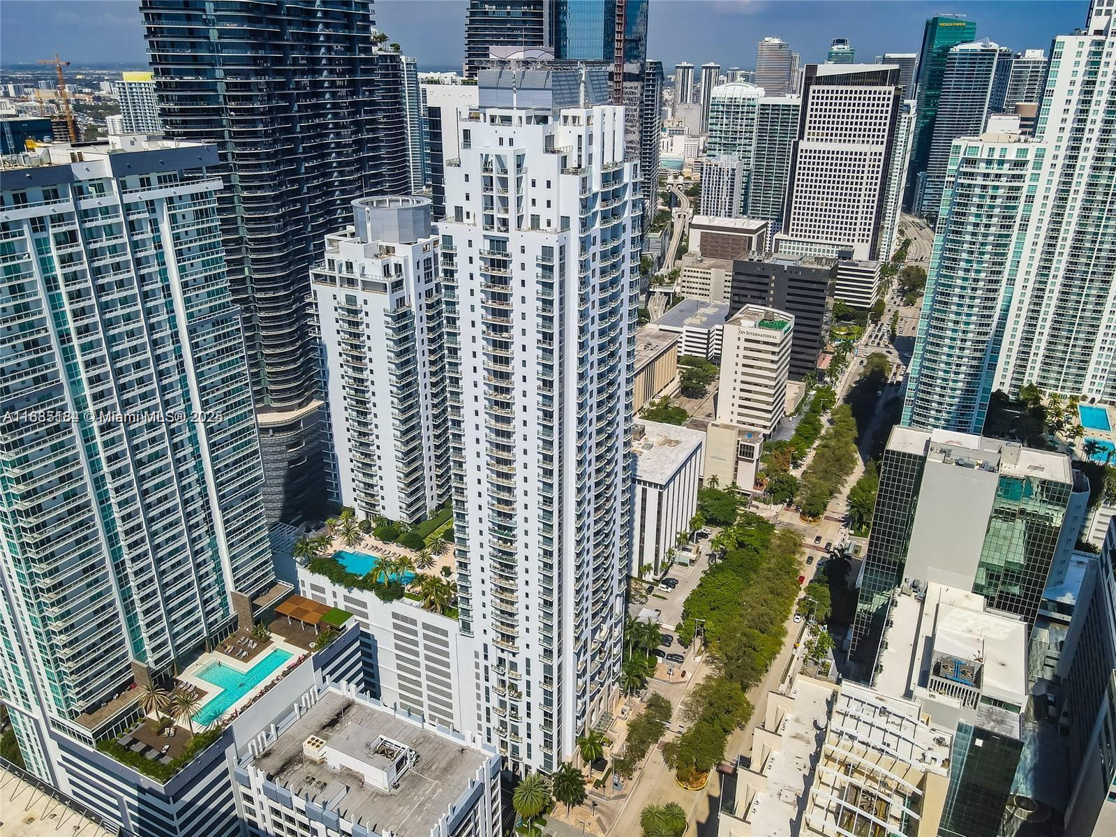 1060 Brickell Ave # 2715