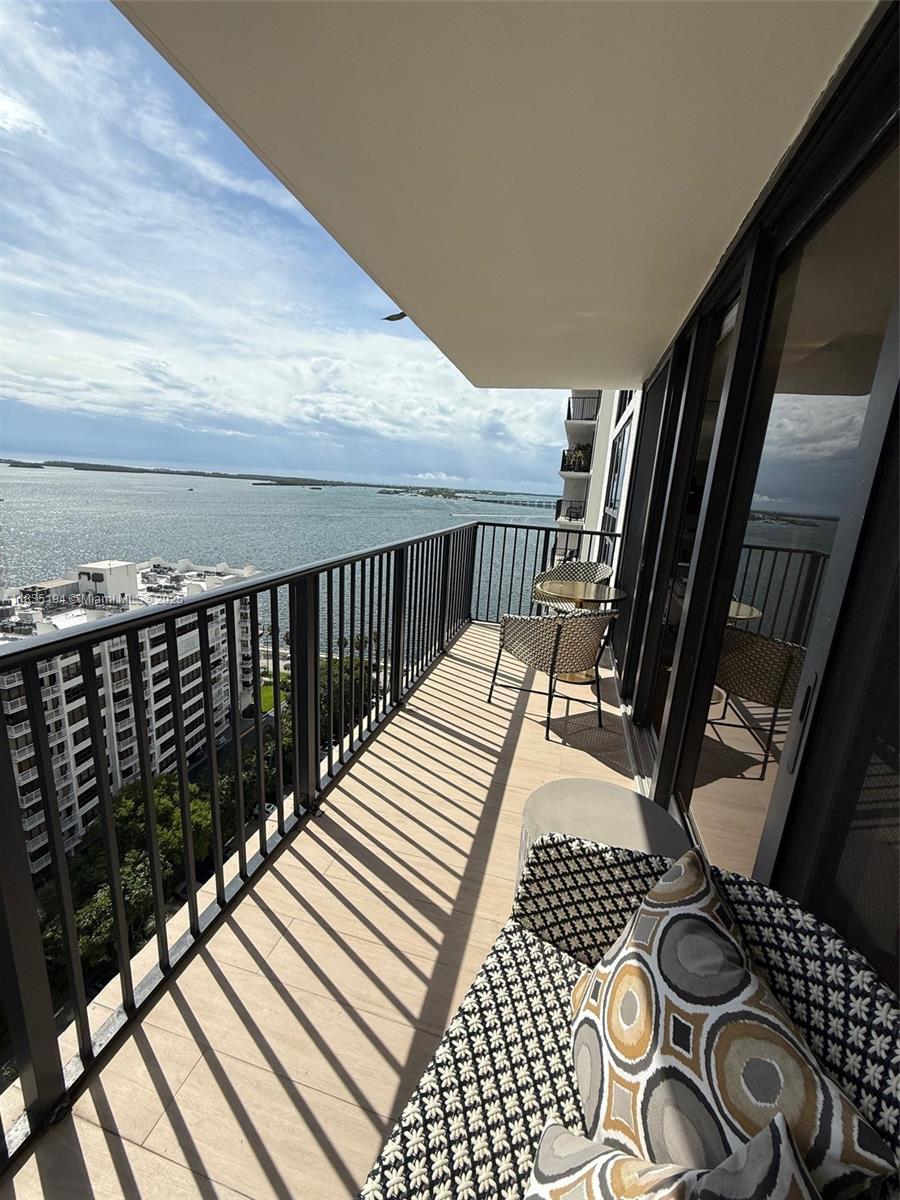 1450 Brickell Bay Dr # 1809