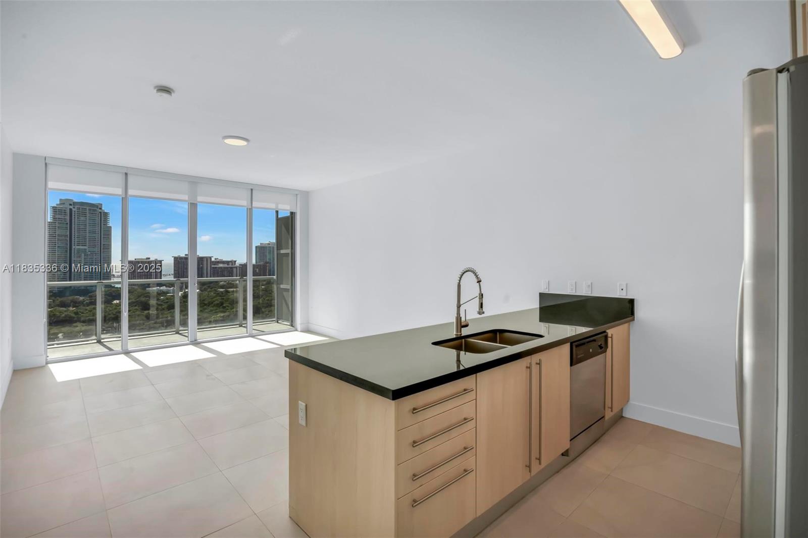 79 SW 12th St Unit: 2302-S