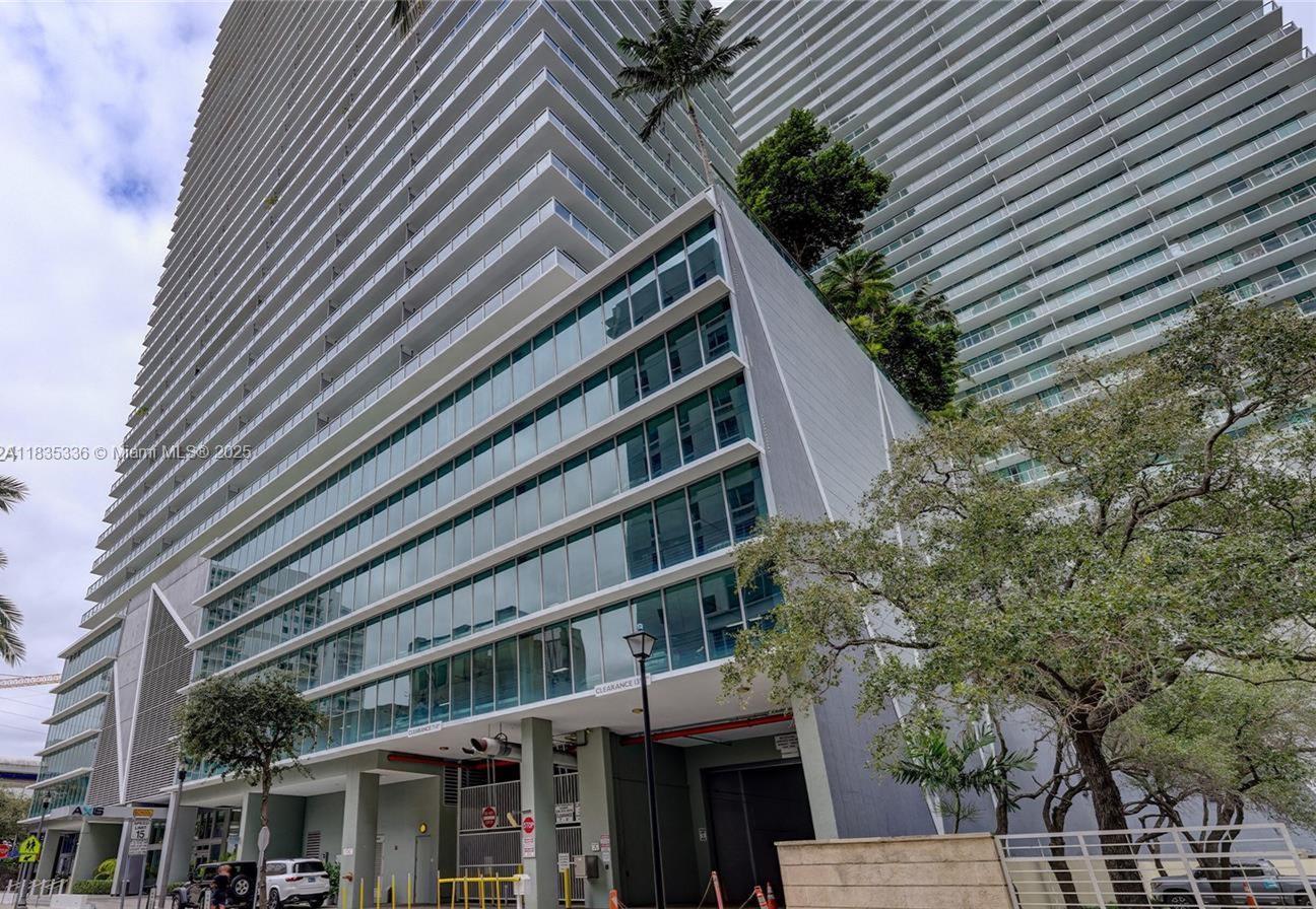 79 SW 12th St Unit: 2302-S