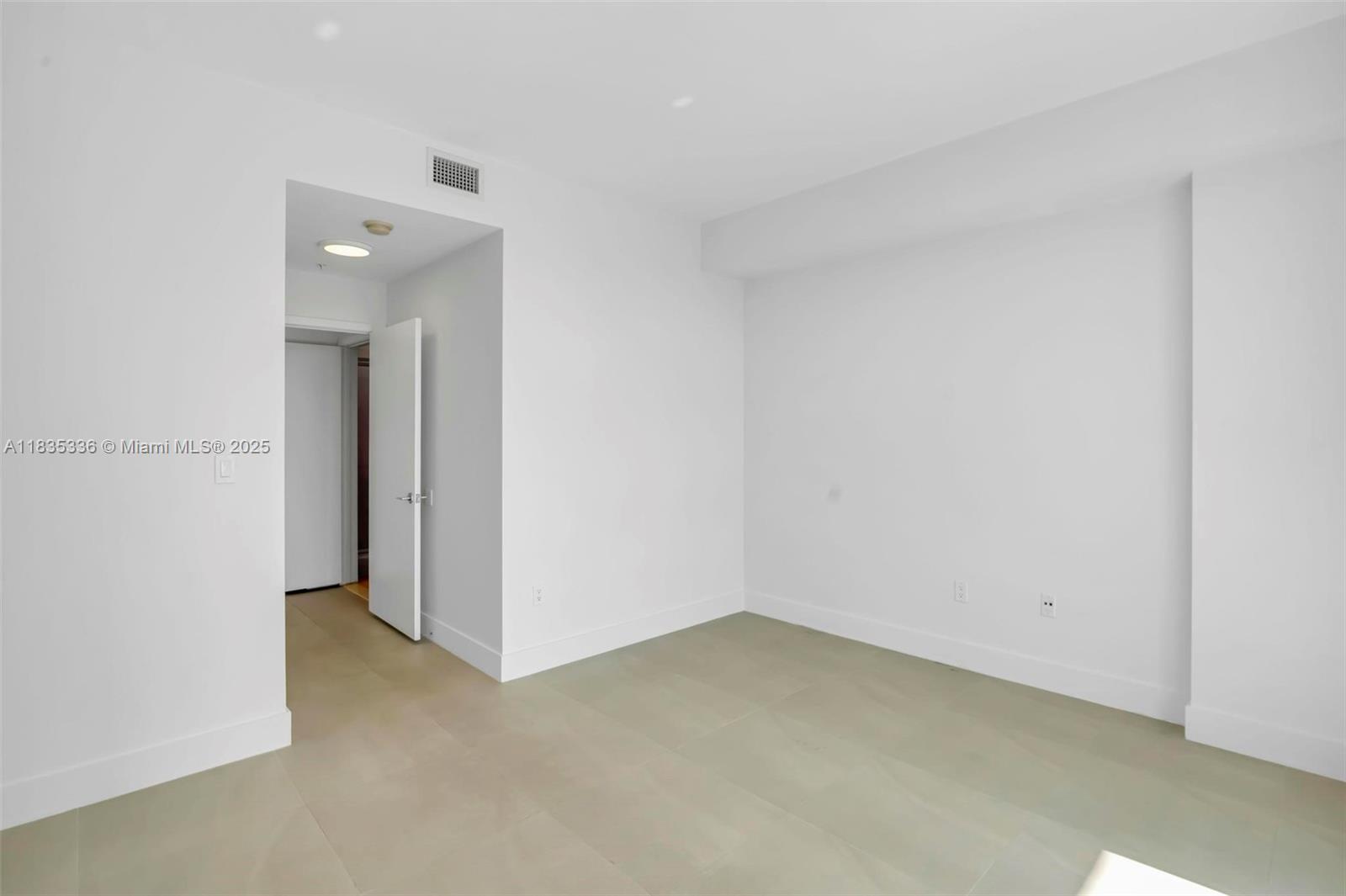 79 SW 12th St Unit: 2302-S