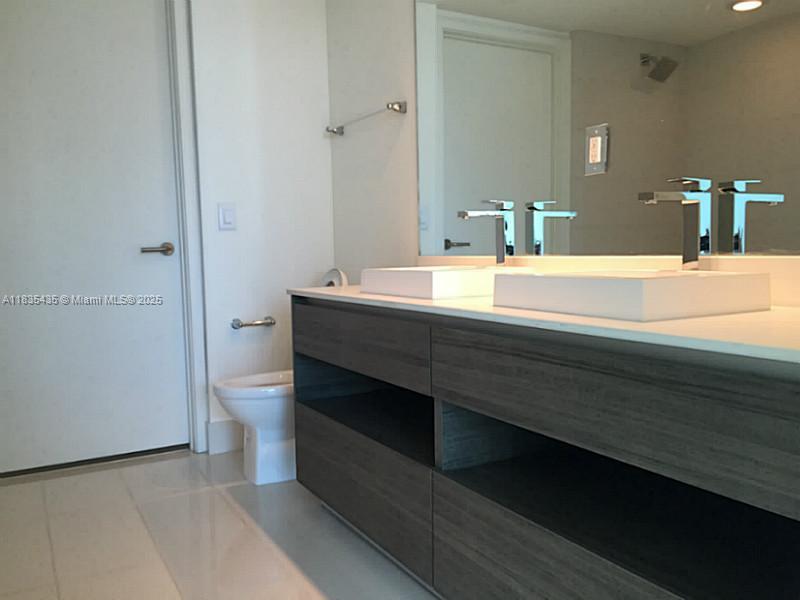 1100 S MIAMI AV Unit: 3203