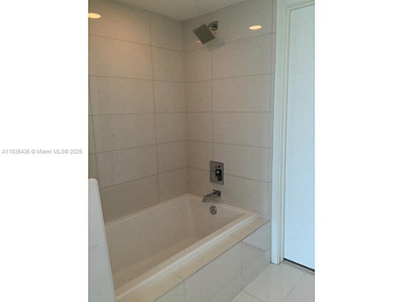 1100 S MIAMI AV Unit: 3203