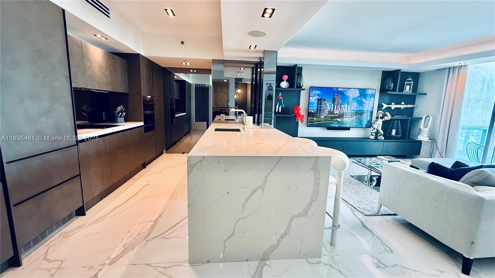 1000 S Pointe Dr # 1706