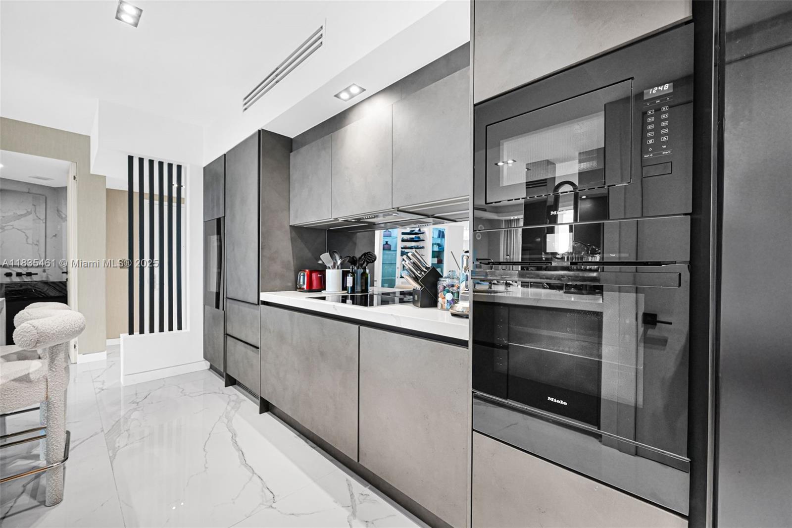 1000 S Pointe Dr # 1706