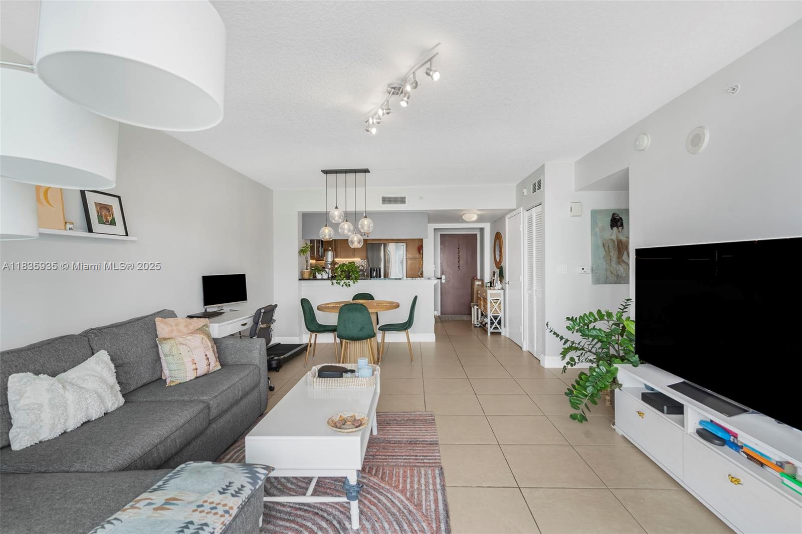 31 SE 5th St # 1705