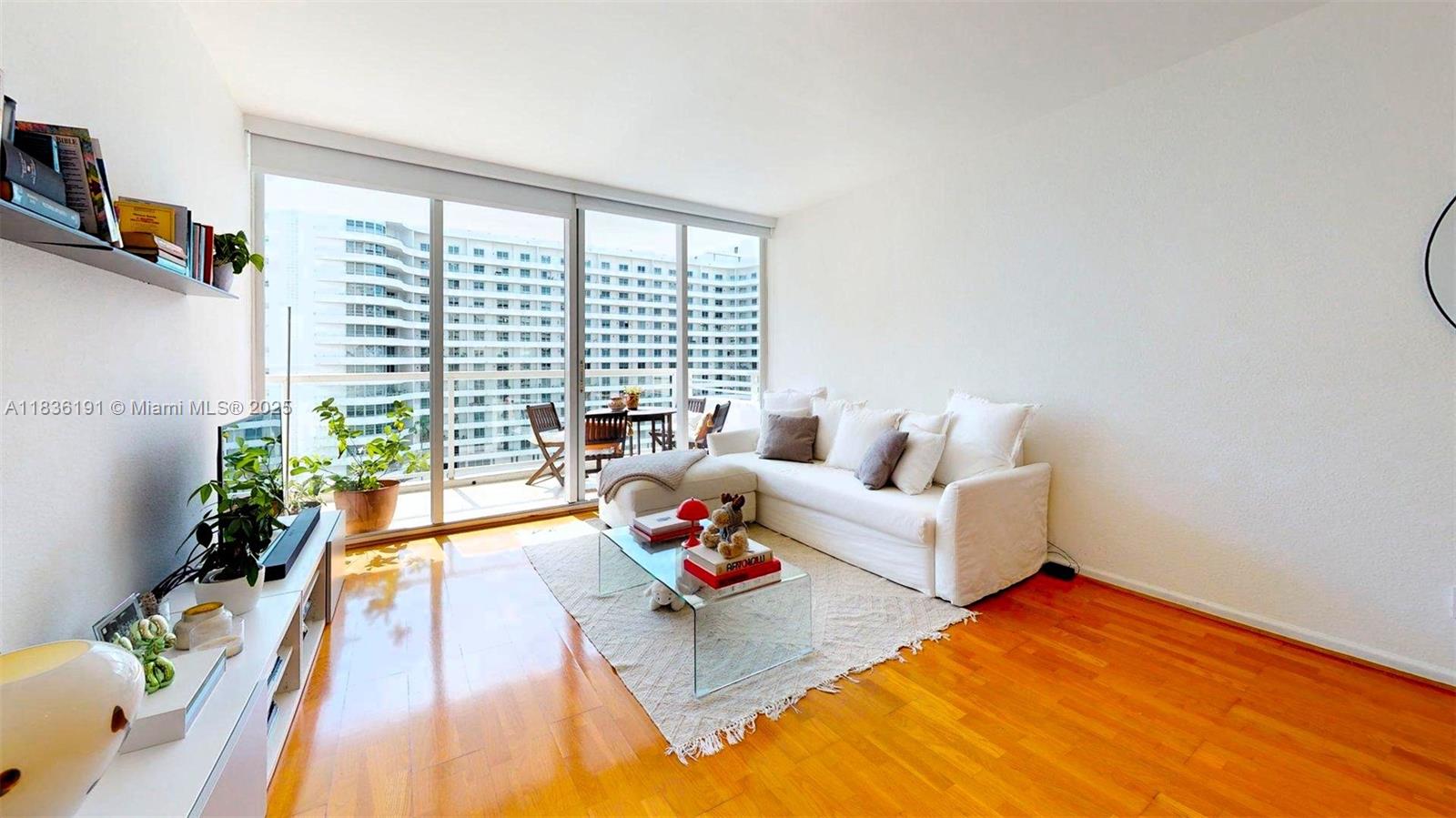 5600 Collins Ave # 10A