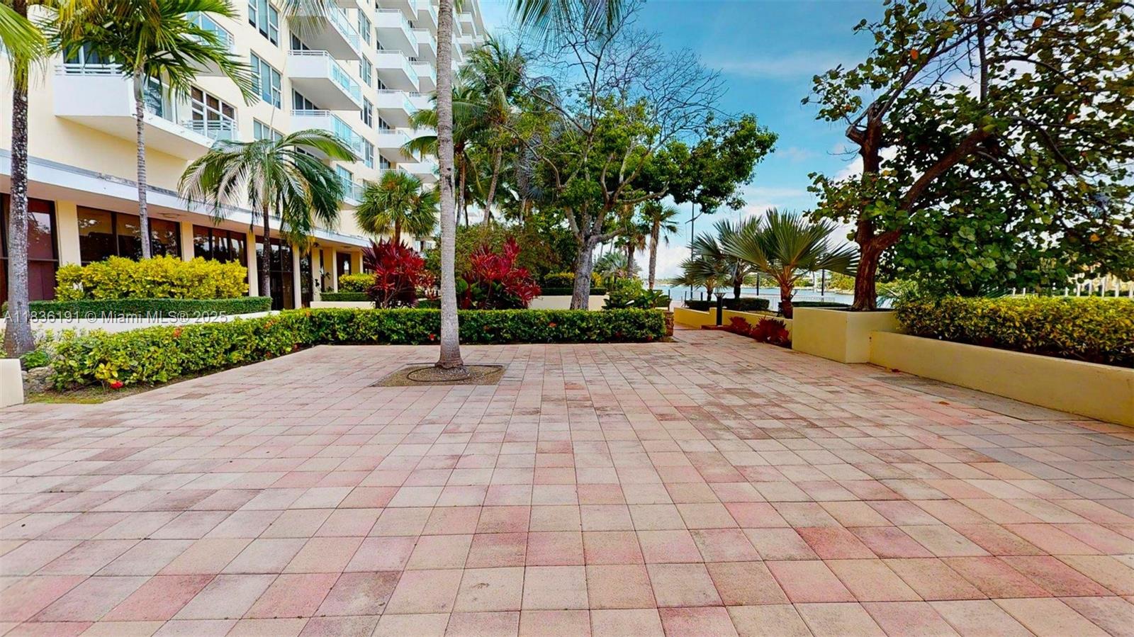 5600 Collins Ave # 10A