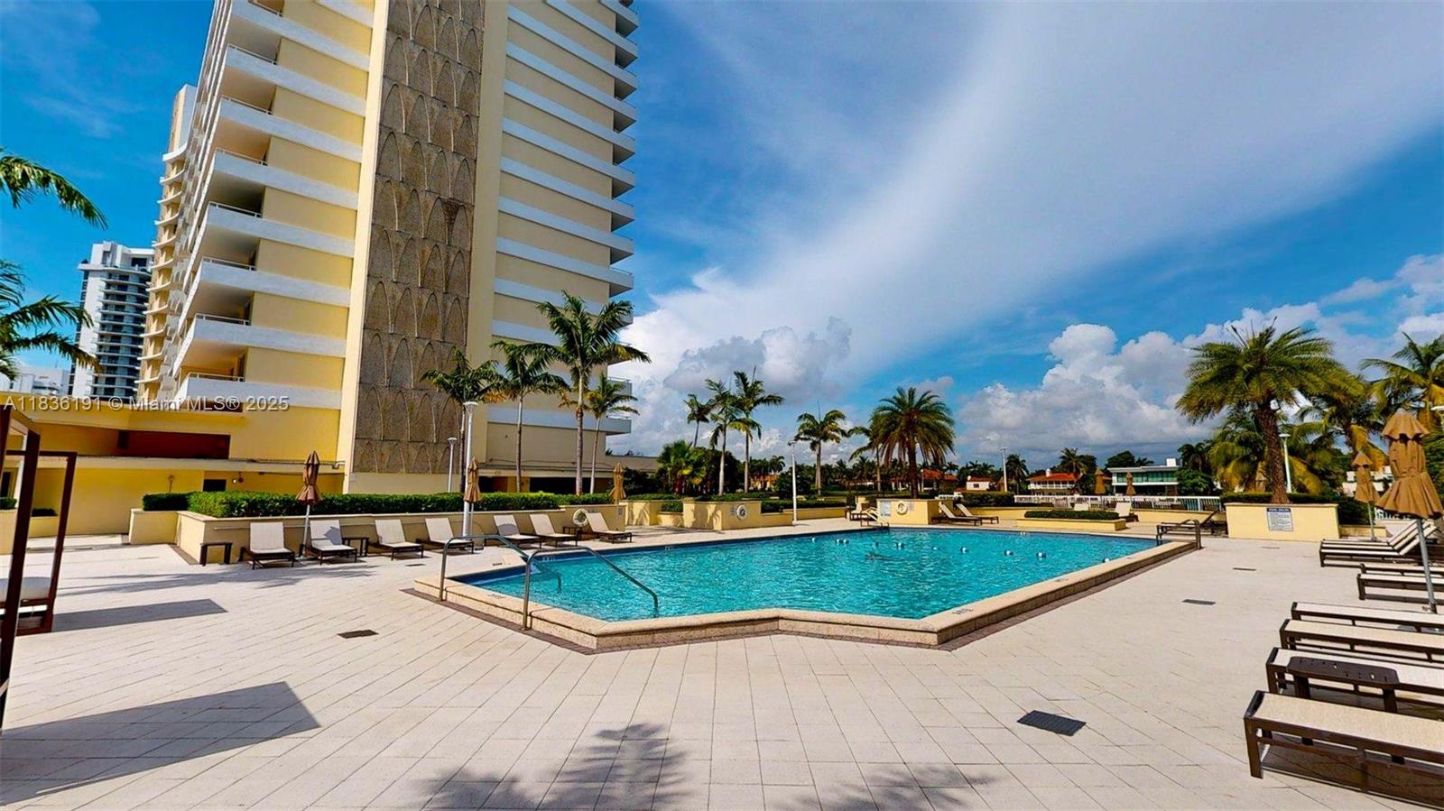 5600 Collins Ave # 10A