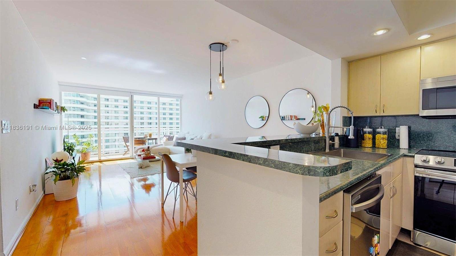 5600 Collins Ave # 10A