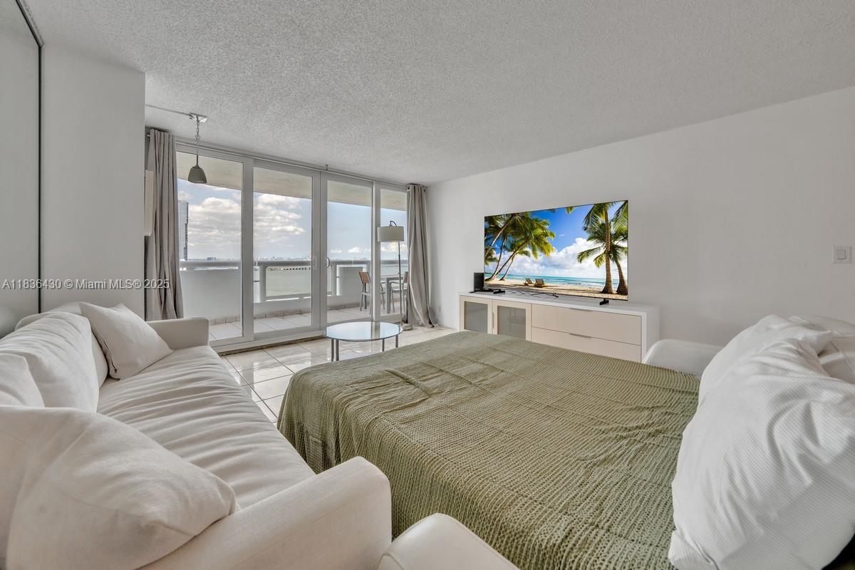 1717 N Bayshore Dr # 3237 Unit: A-3237