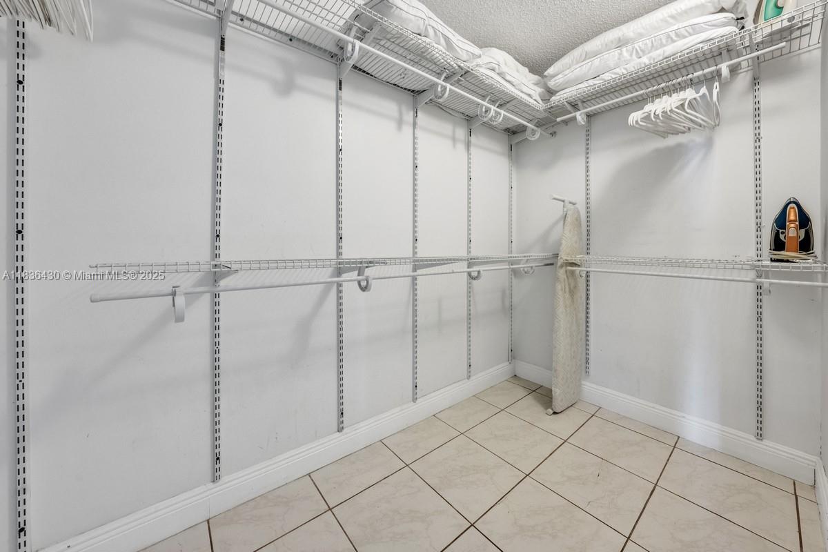 1717 N Bayshore Dr # 3237 Unit: A-3237