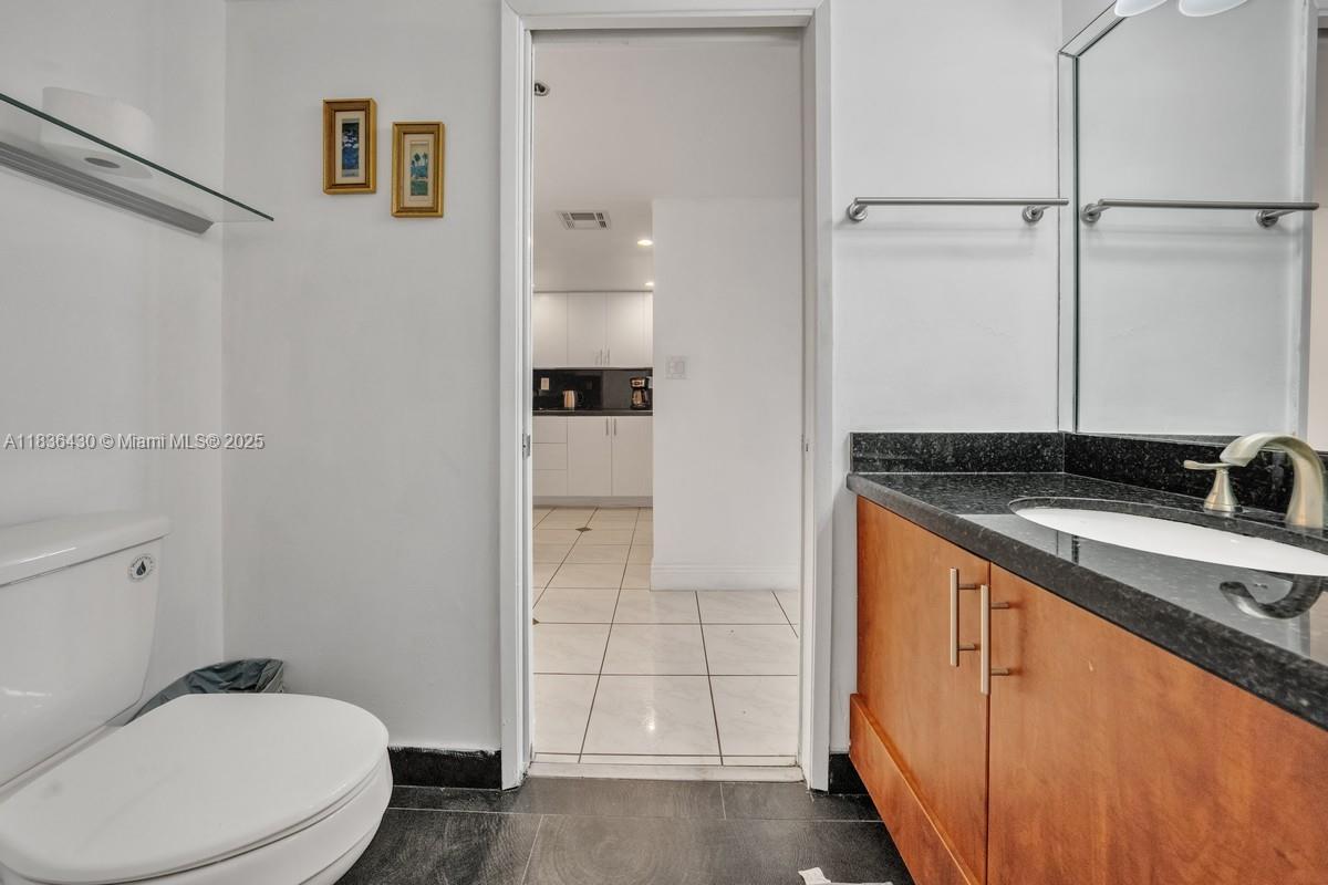 1717 N Bayshore Dr # 3237 Unit: A-3237
