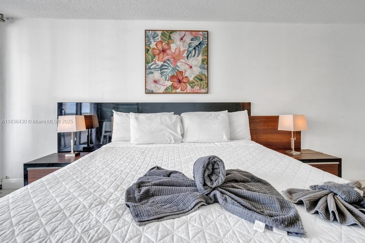 1717 N Bayshore Dr # 3237 Unit: A-3237