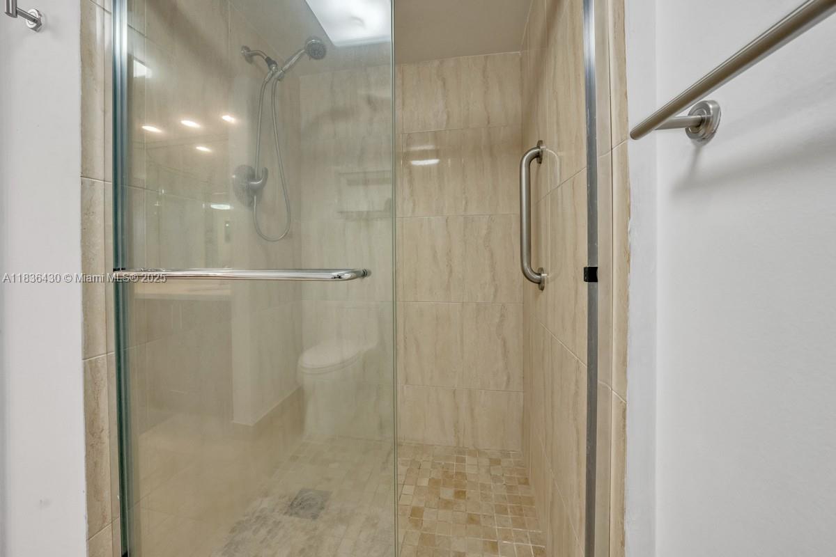 1717 N Bayshore Dr # 3237 Unit: A-3237