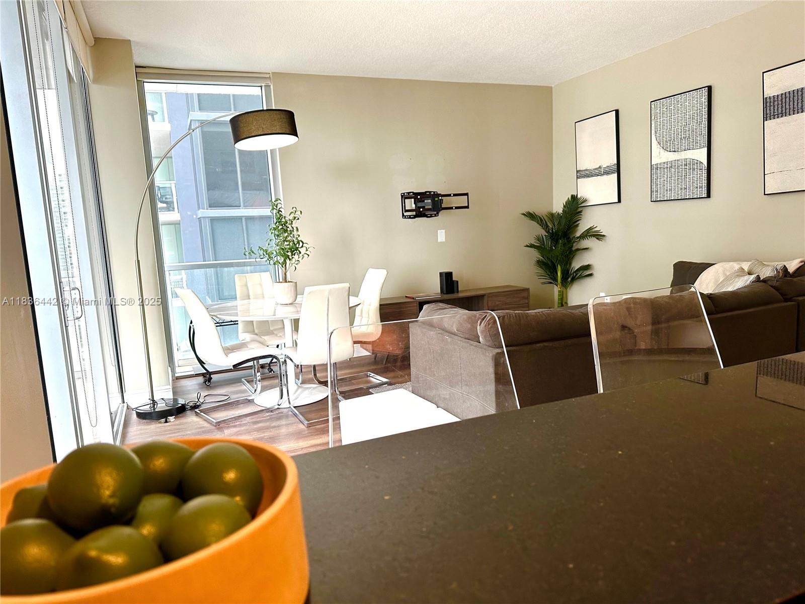 1050 Brickell Ave # 2220