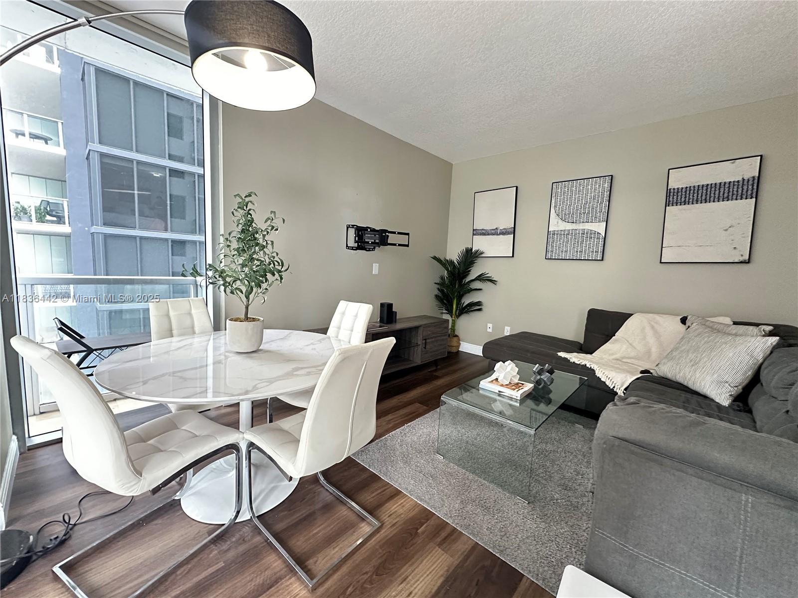 1050 Brickell Ave # 2220