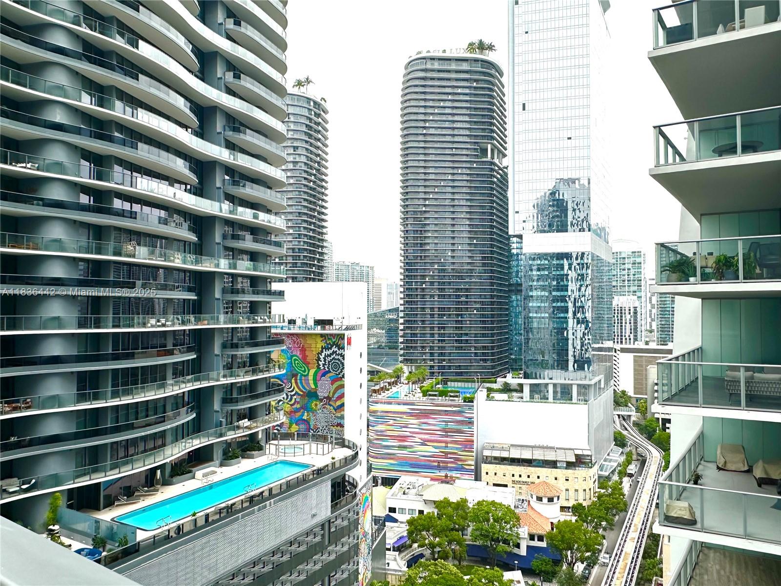 1050 Brickell Ave # 2220