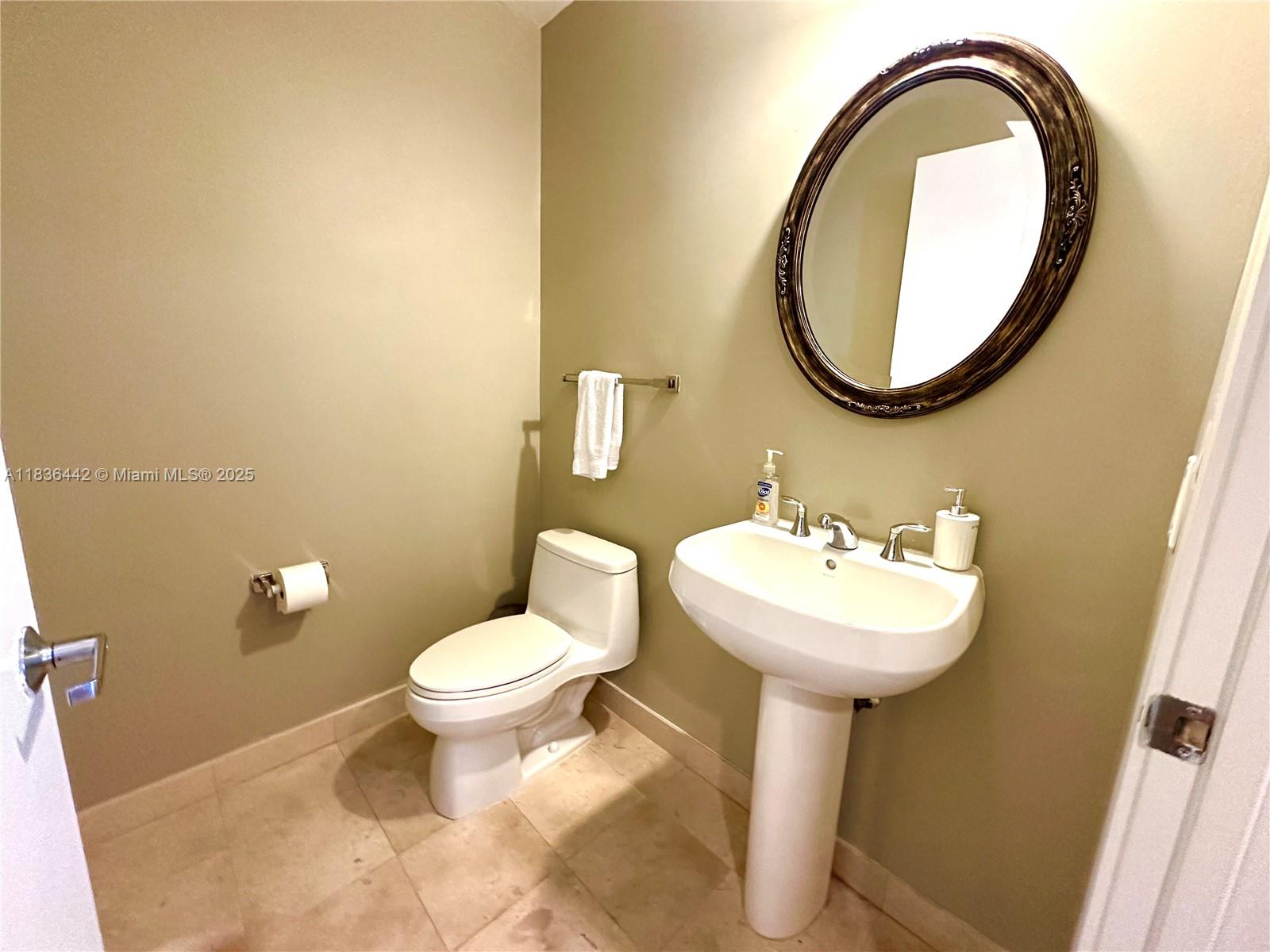 1050 Brickell Ave # 2220