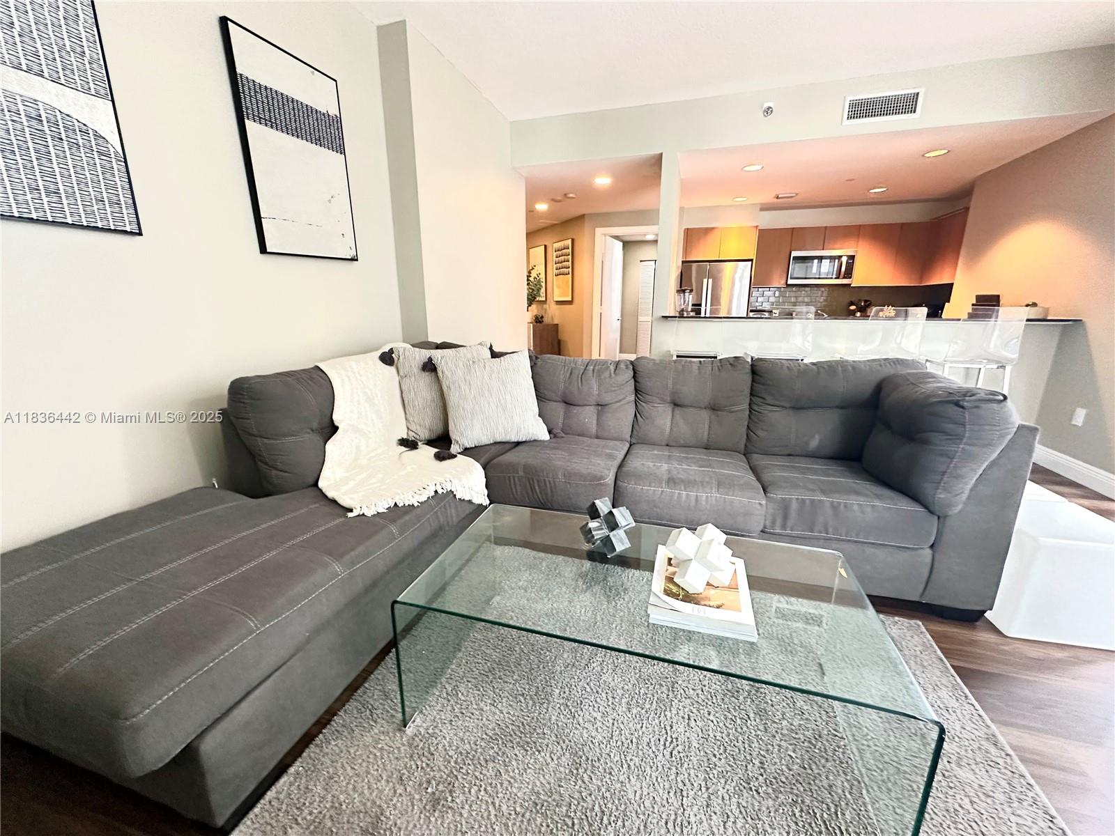 1050 Brickell Ave # 2220