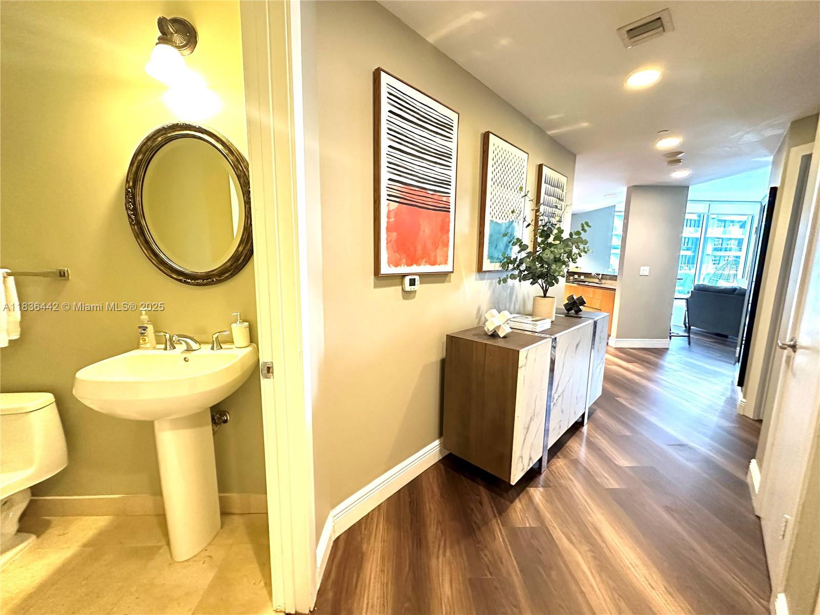1050 Brickell Ave # 2220