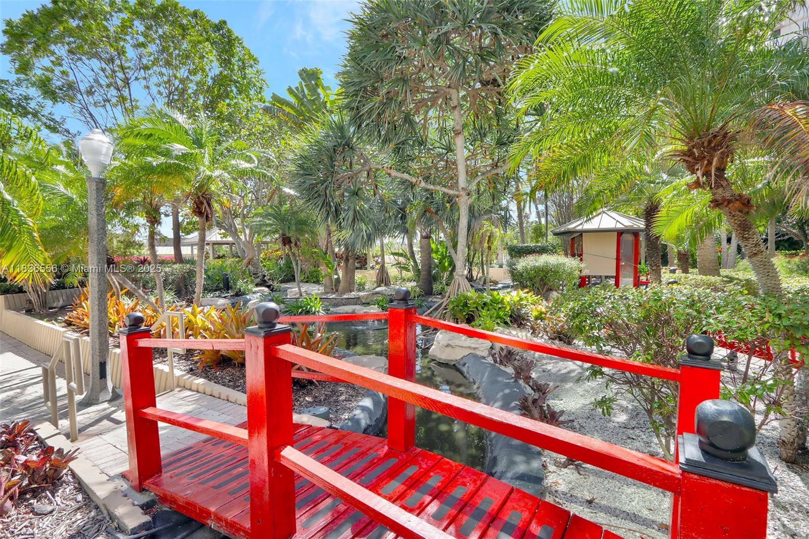 1121 Crandon Blvd # E708