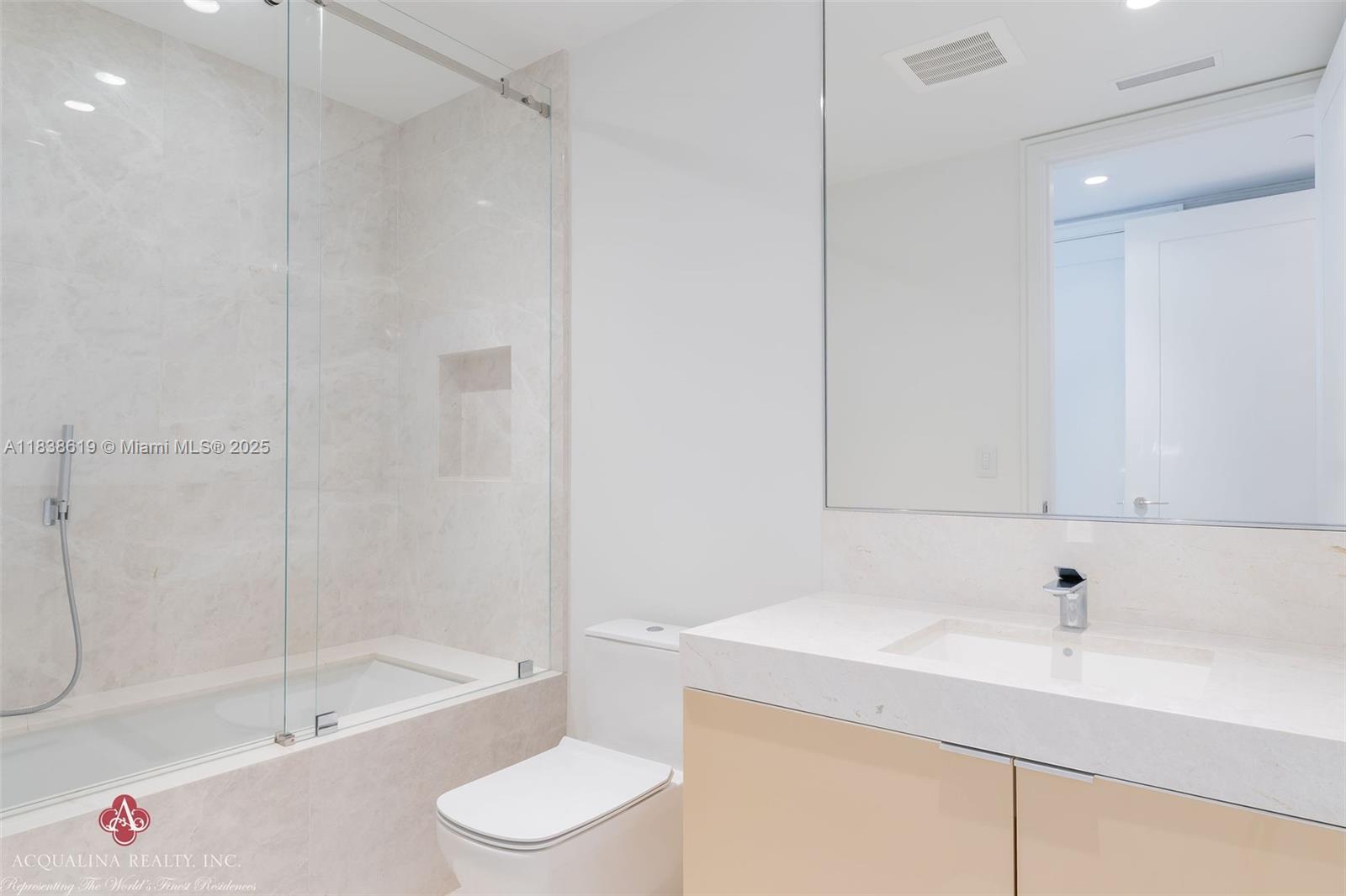 17975 COLLINS AVENUE # 1002