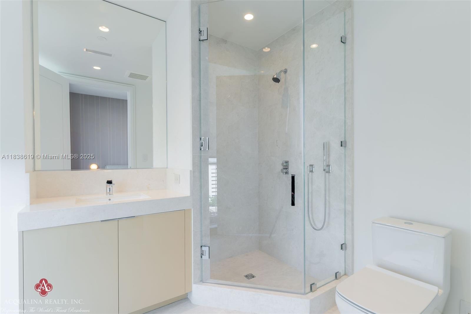 17975 COLLINS AVENUE # 1002