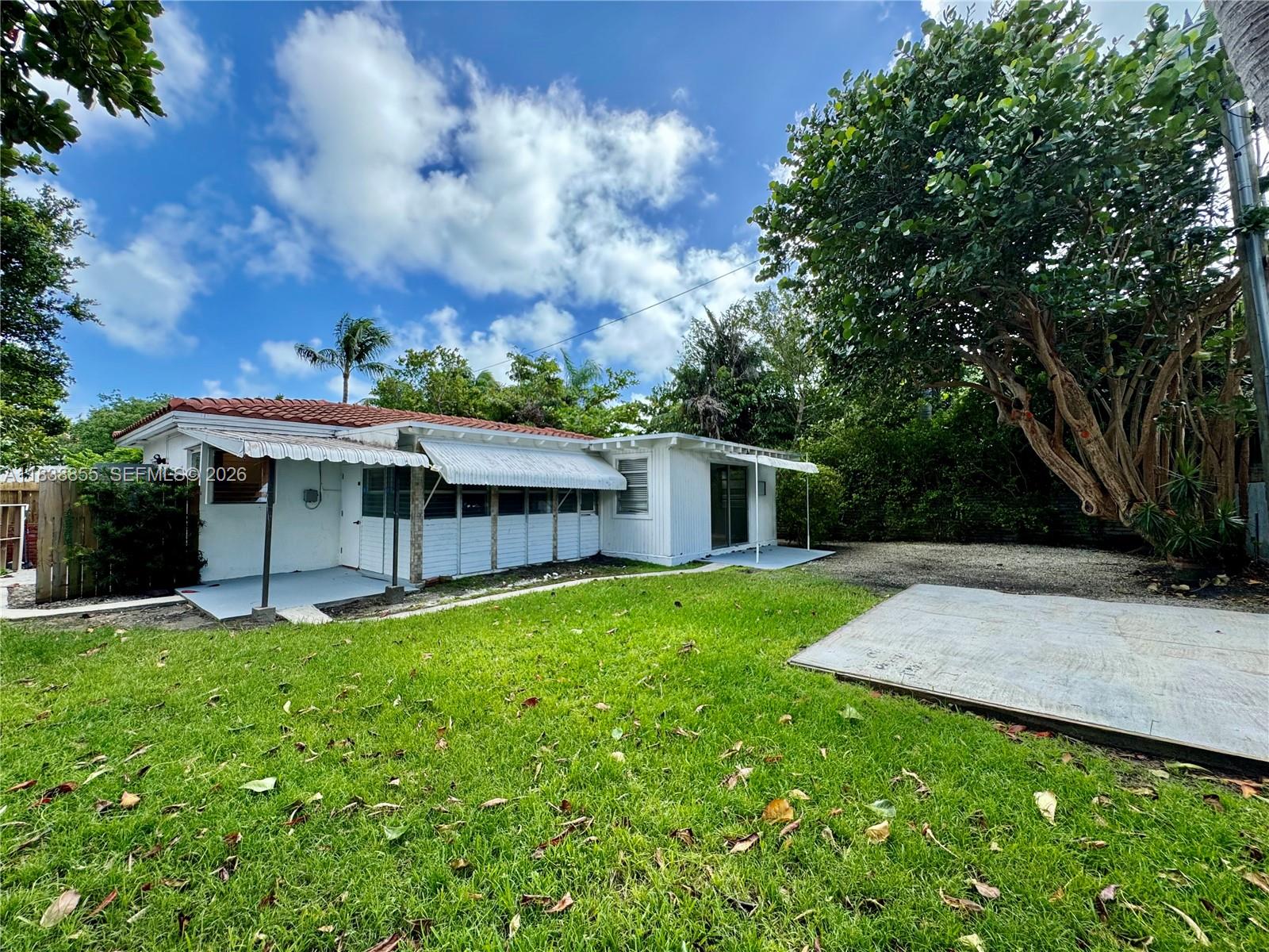 738 Fernwood Rd