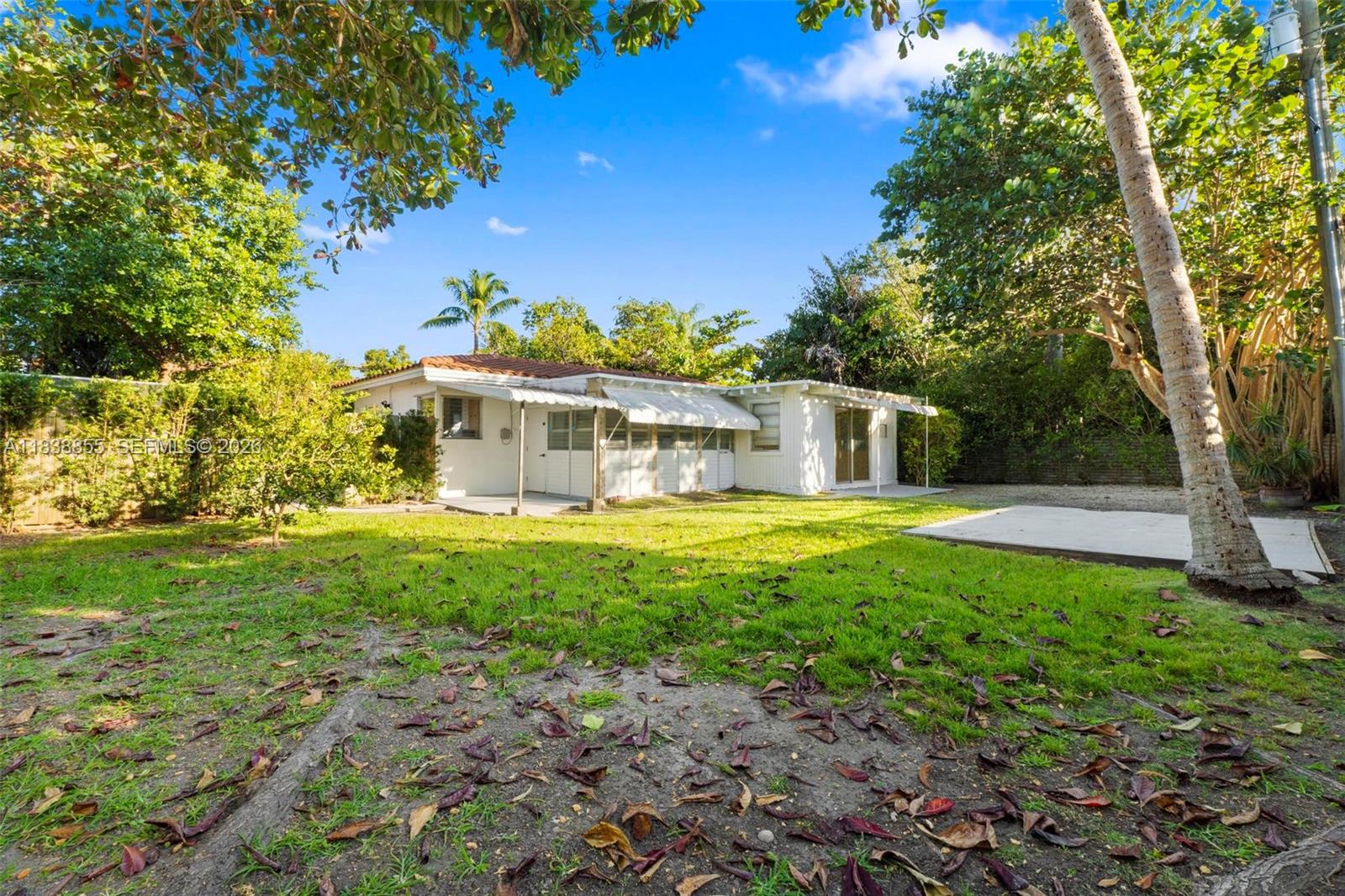 738 Fernwood Rd