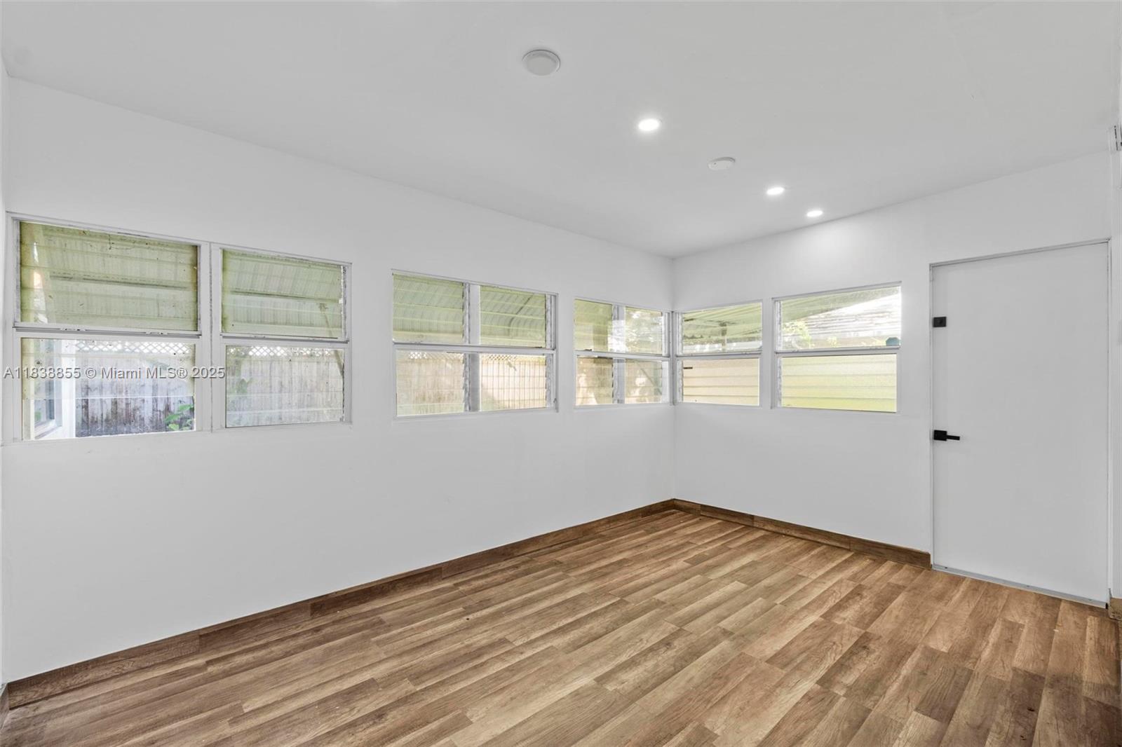 738 Fernwood Rd