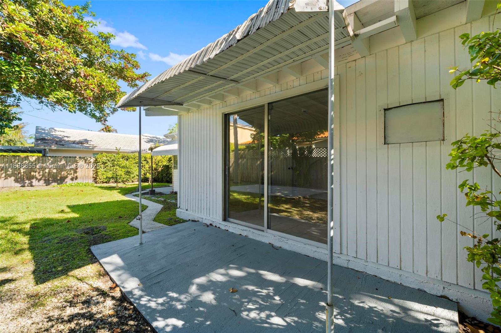 738 Fernwood Rd