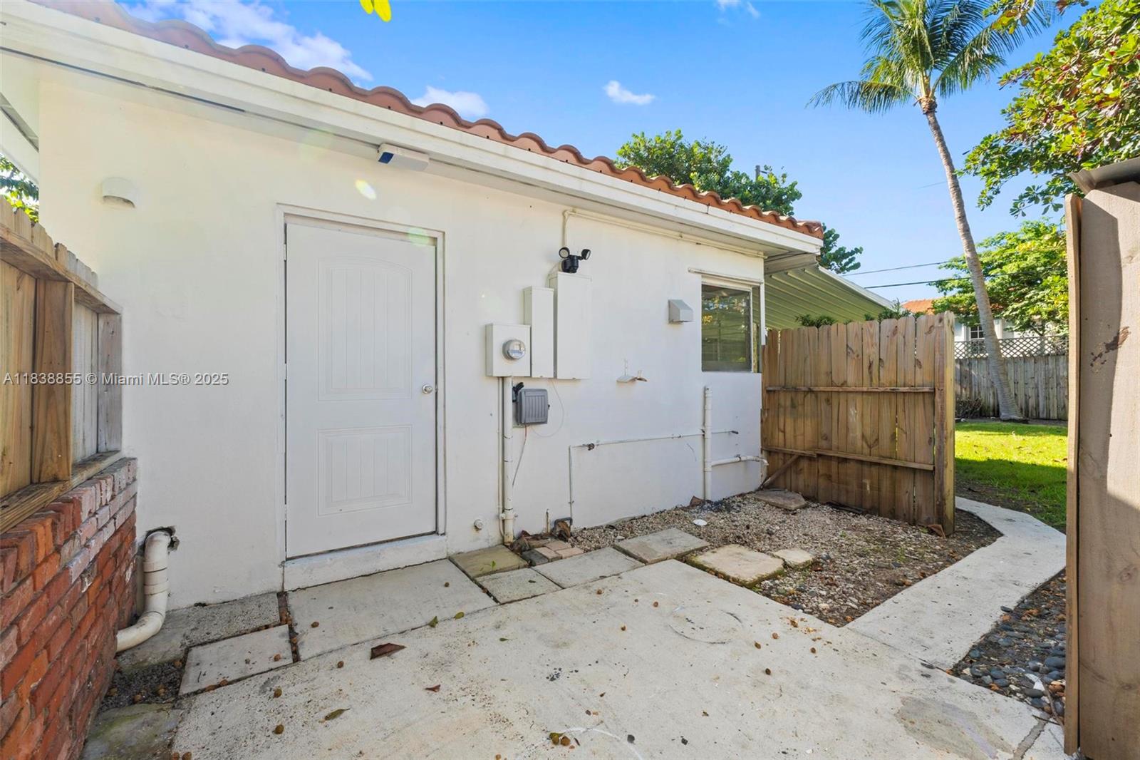 738 Fernwood Rd