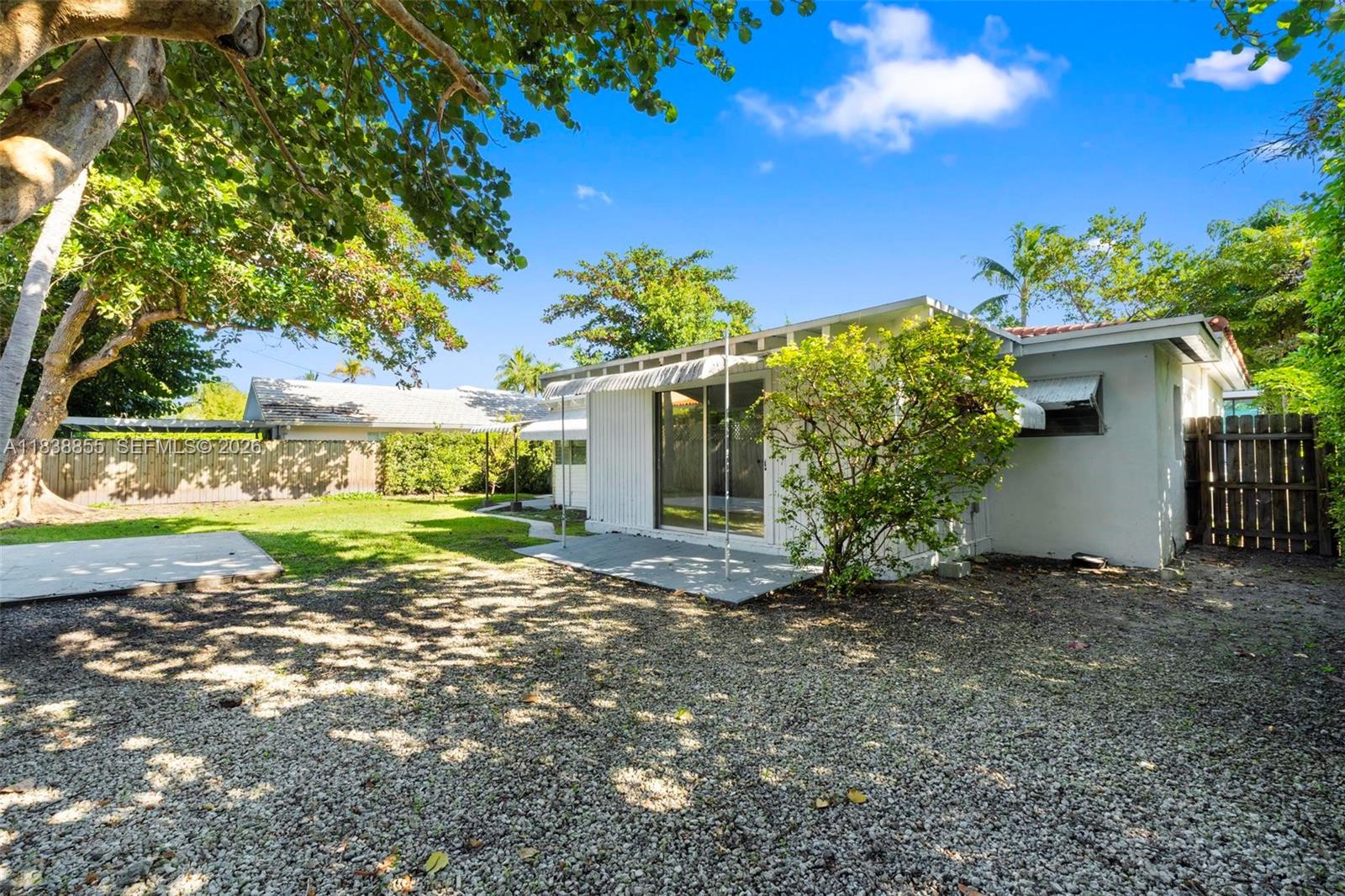 738 Fernwood Rd