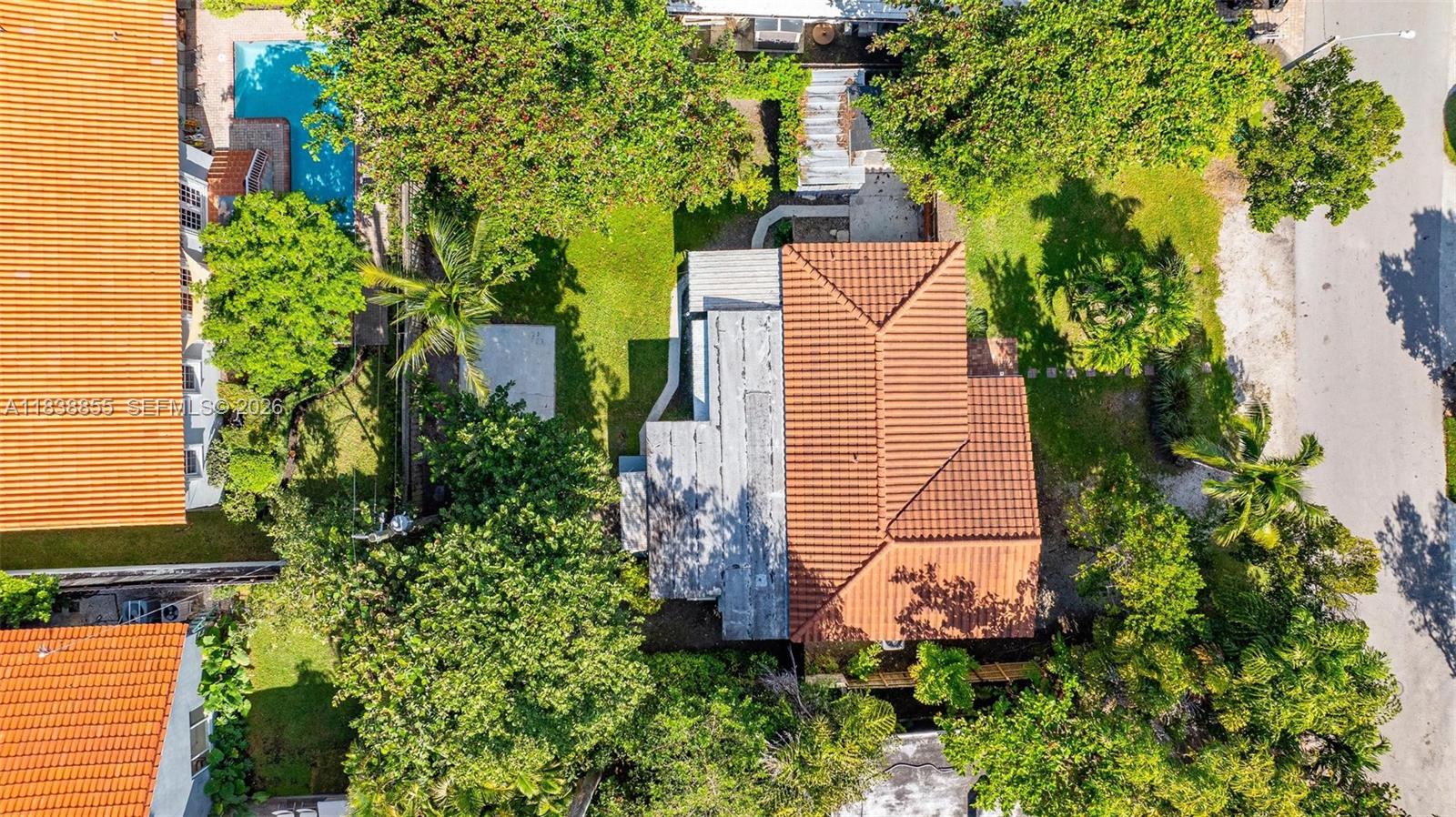738 Fernwood Rd