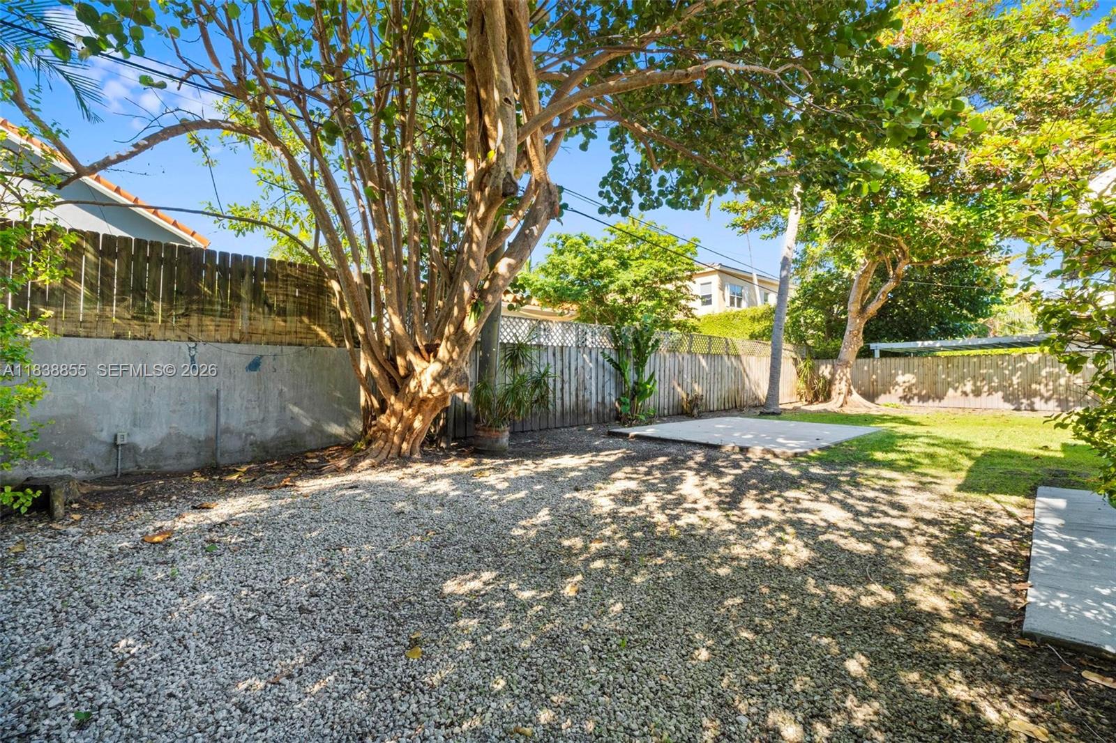 738 Fernwood Rd