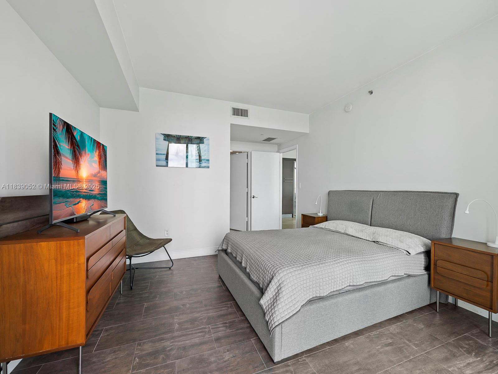 500 Brickell Ave # 2501