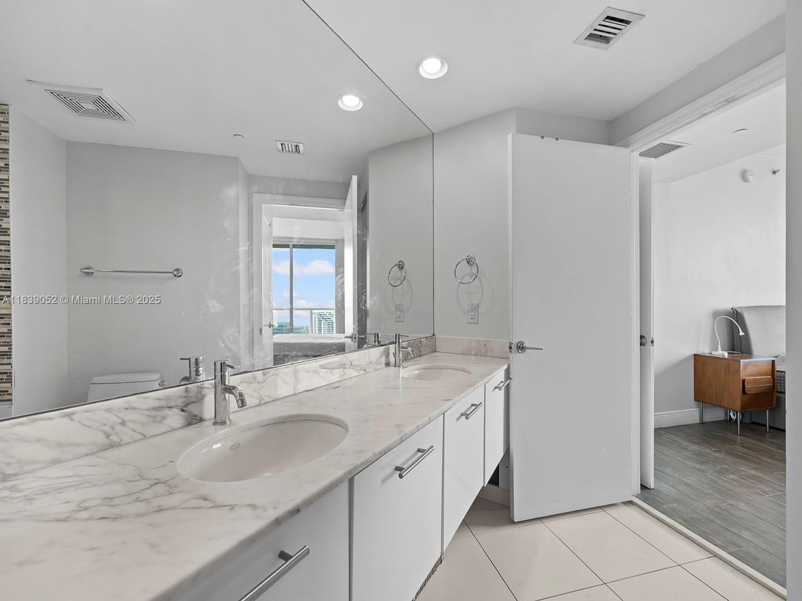 500 Brickell Ave # 2501