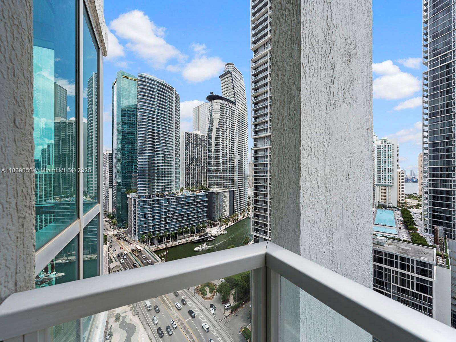 500 Brickell Ave # 2501