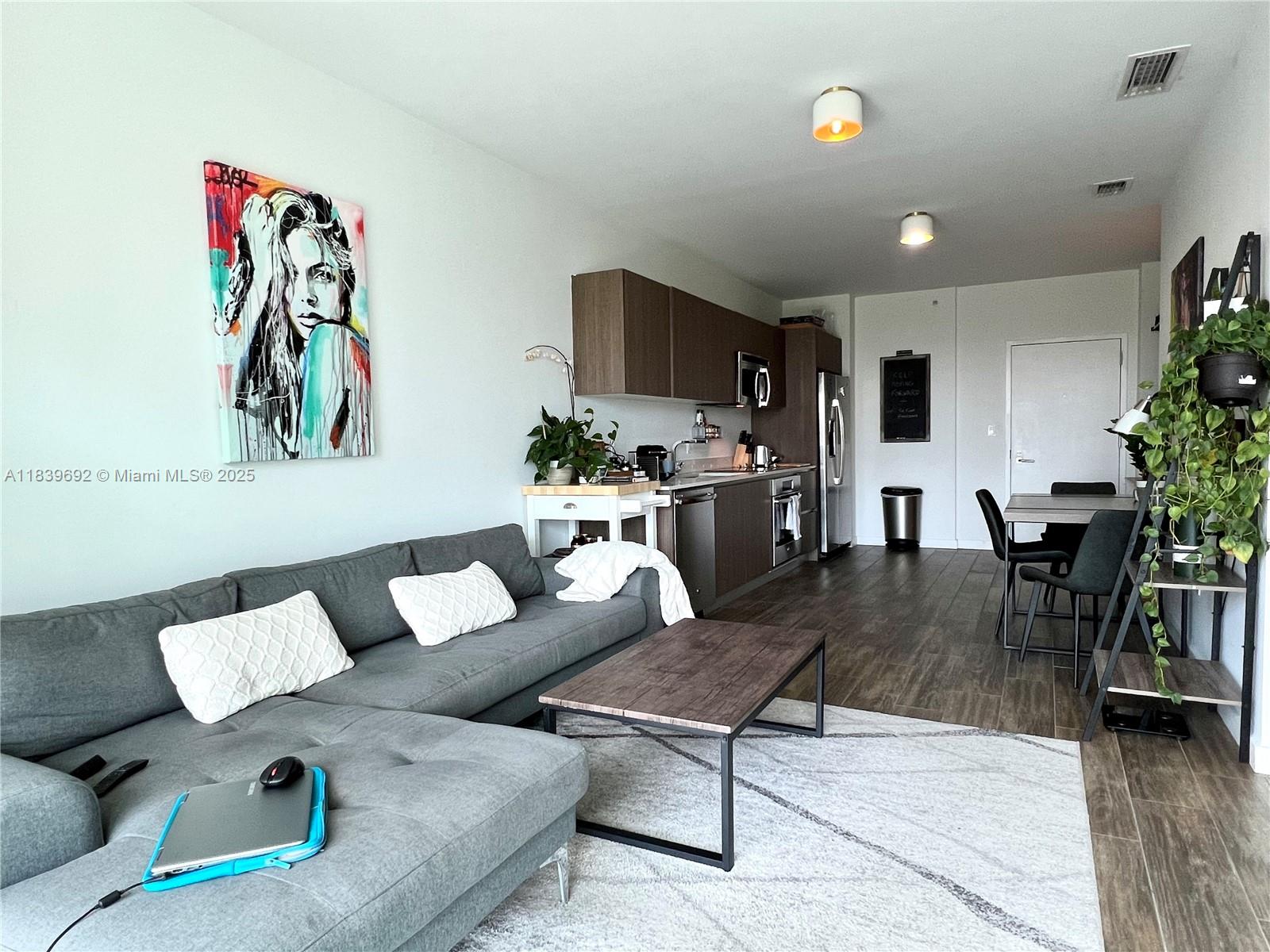1600 SW 1st Ave # 813
