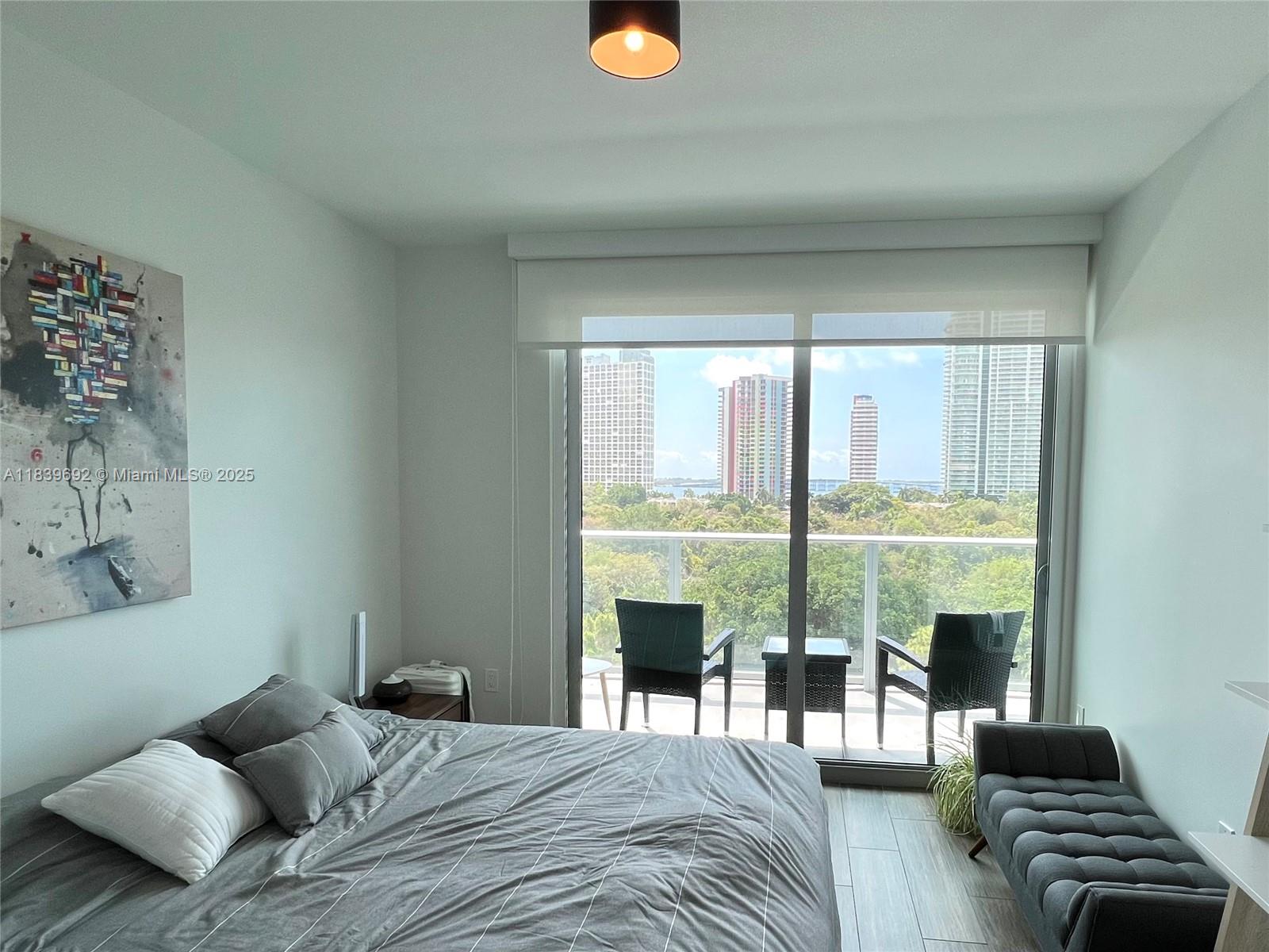 1600 SW 1st Ave # 813